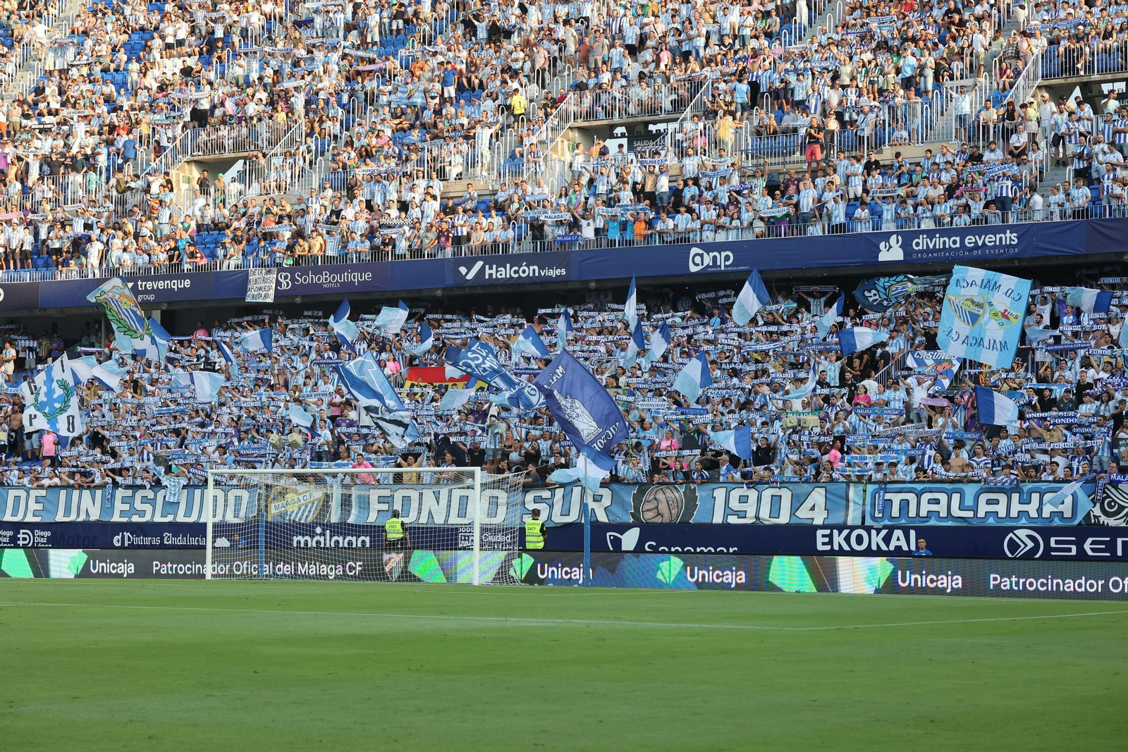 Aficionados antes del Málaga-Betis