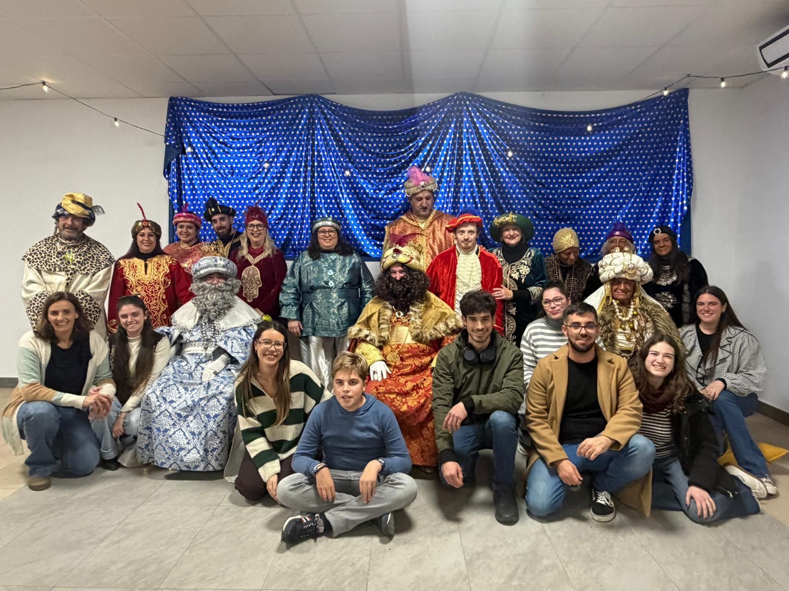 Imagen de la visita a Afines de la Asociación 'Raíces'.