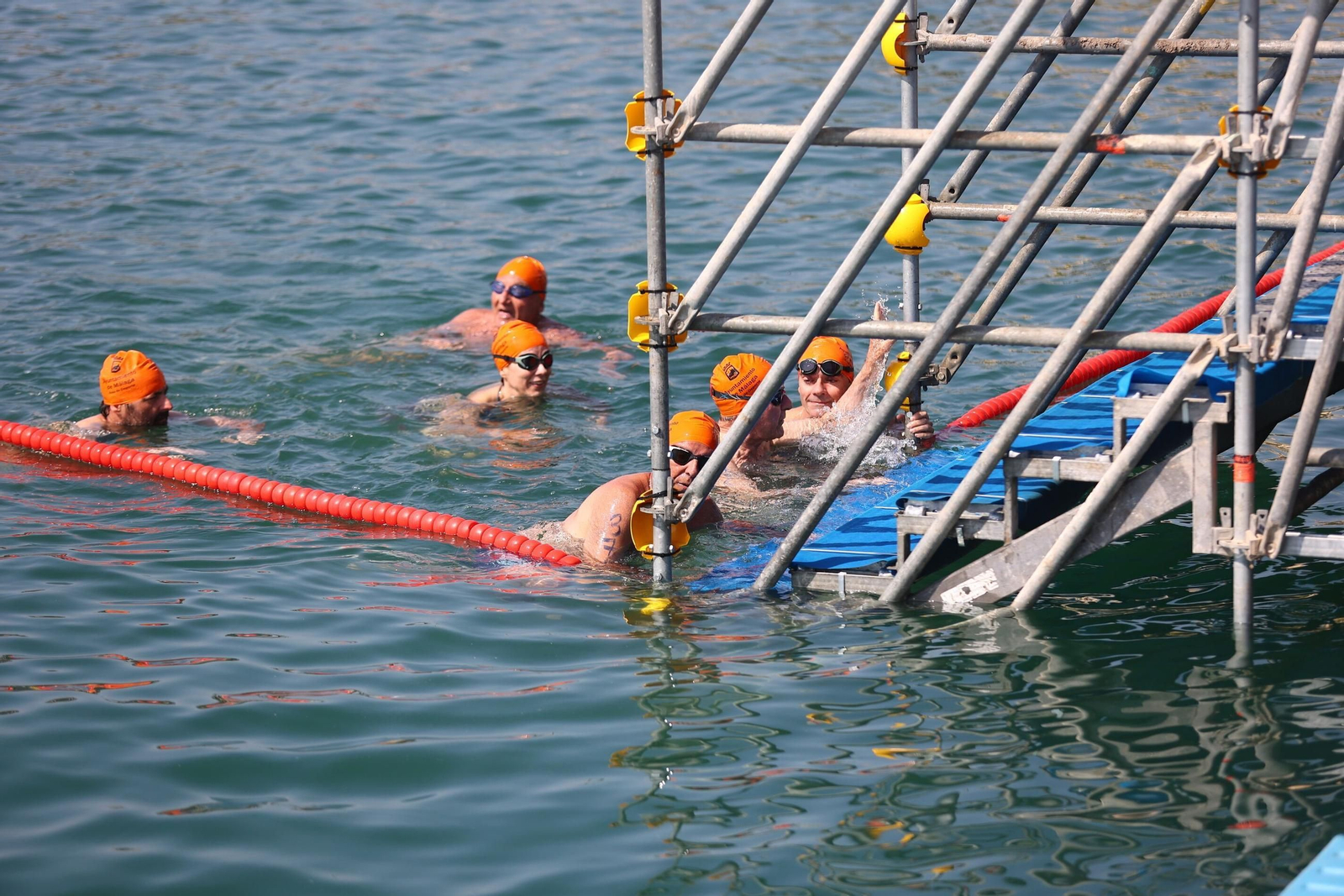 La Travesía a Nado del puerto de Málaga, en fotos