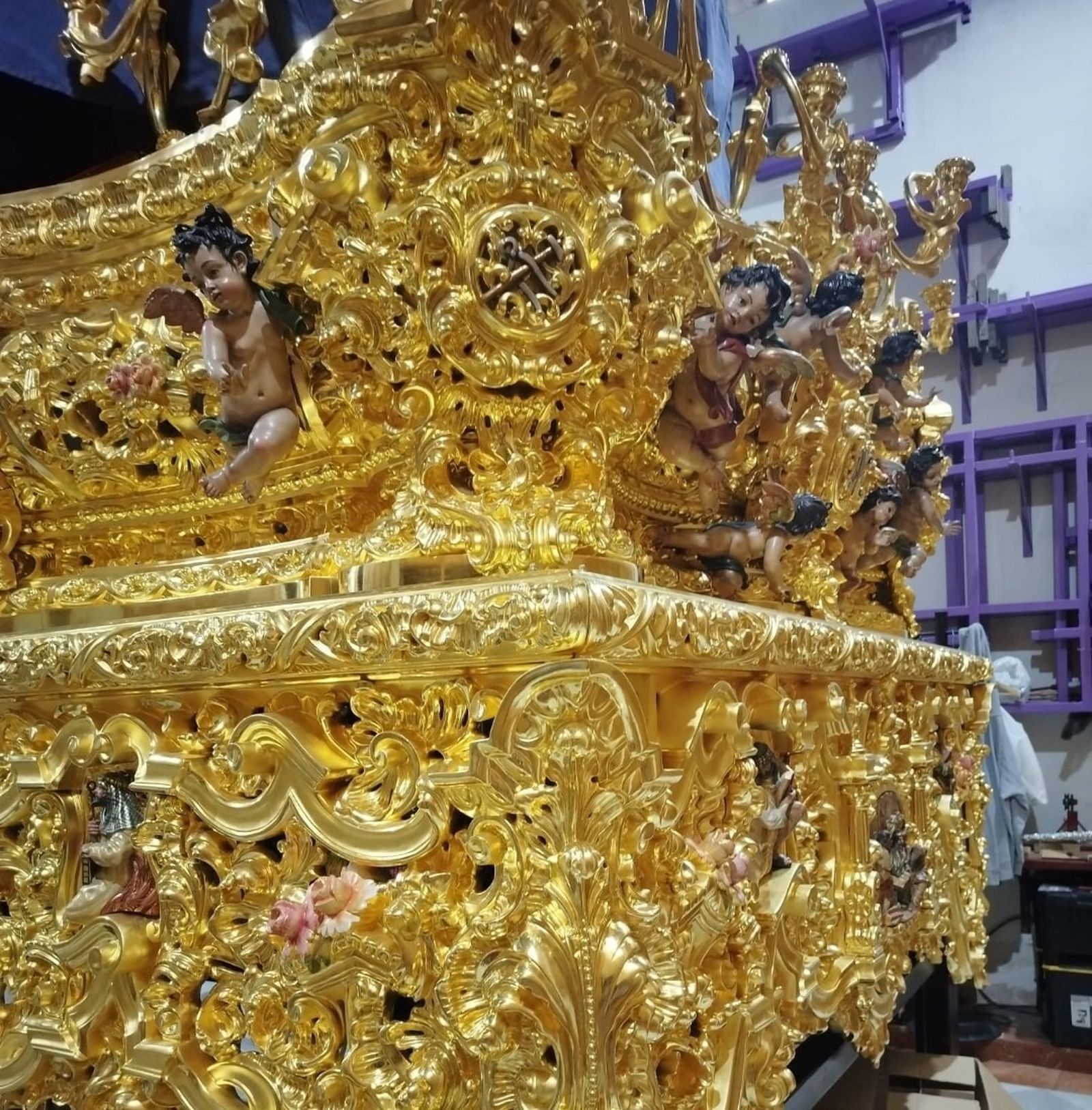 Detalle de la canastilla tras la Semana Santa
