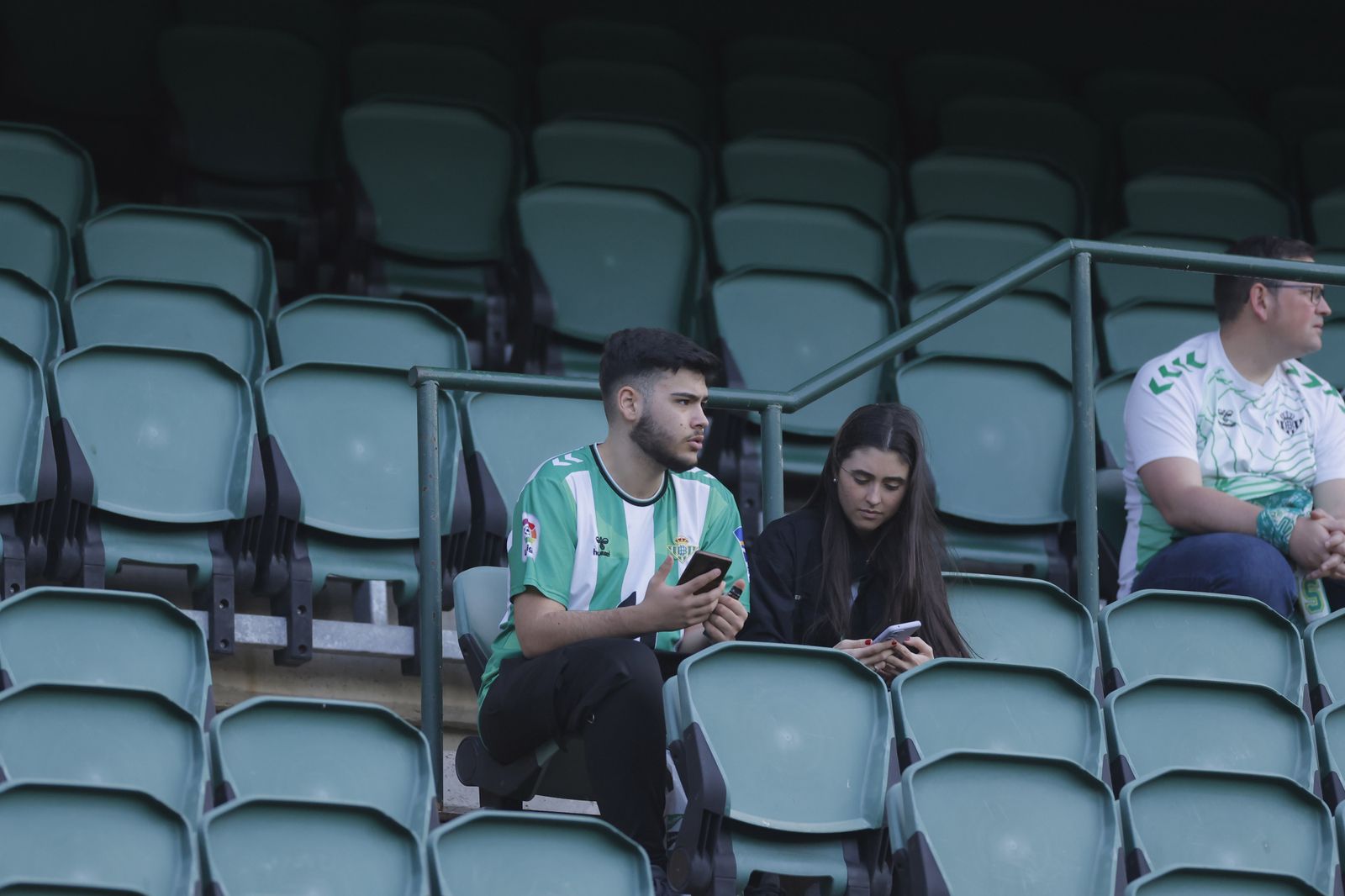 Búscate en las fotos del Betis-Manchester