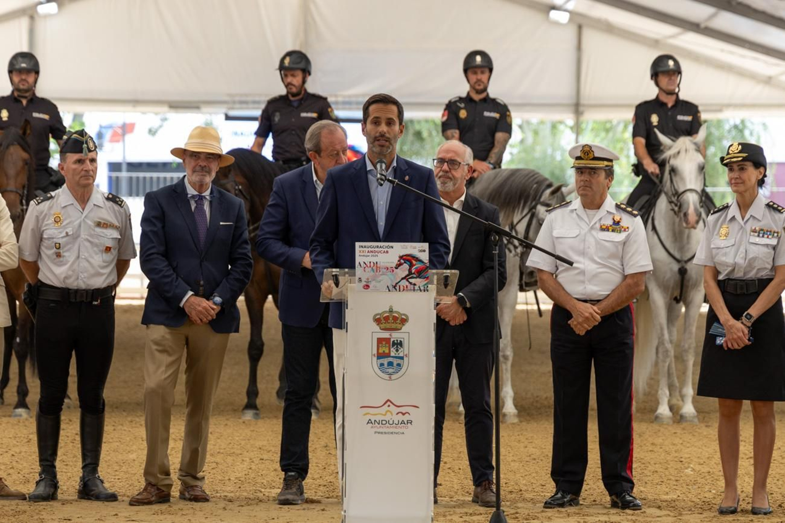 Anducab rinde homenaje a la unidad de caballería de la Policía Nacional