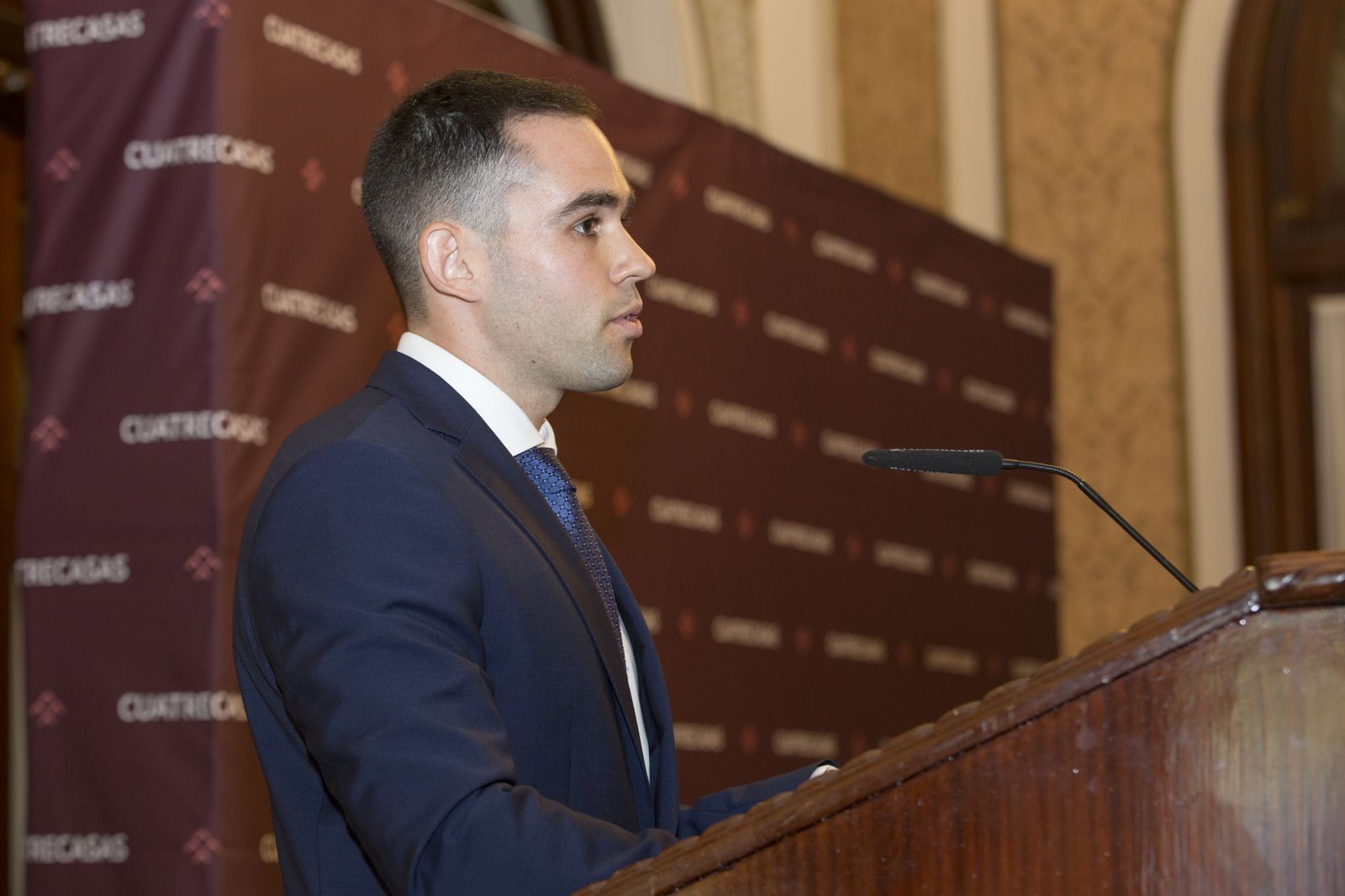 Las imágenes de la entrega de la Beca Manuel Olivencia