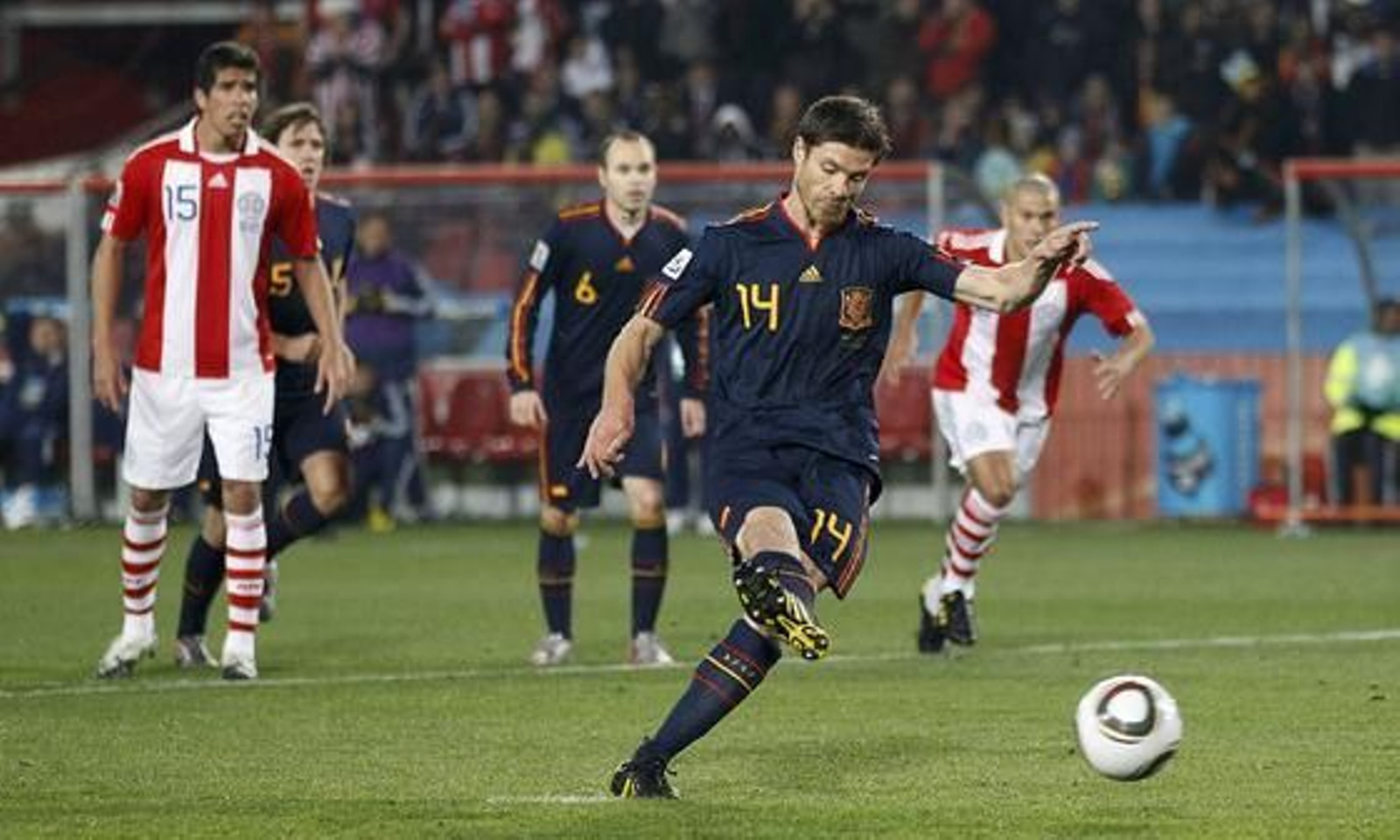 España se mete en semifinales del Mundial tras ganar a Paraguay. / Reuters