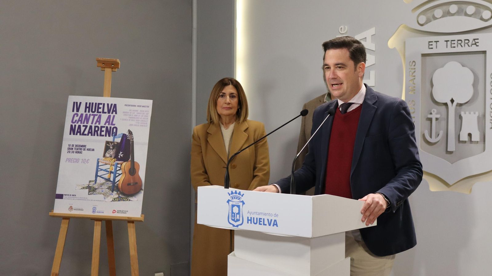 Nacho Molina en su intervención durante la presentación de la gala 'Huelva canta al Nazareno'.