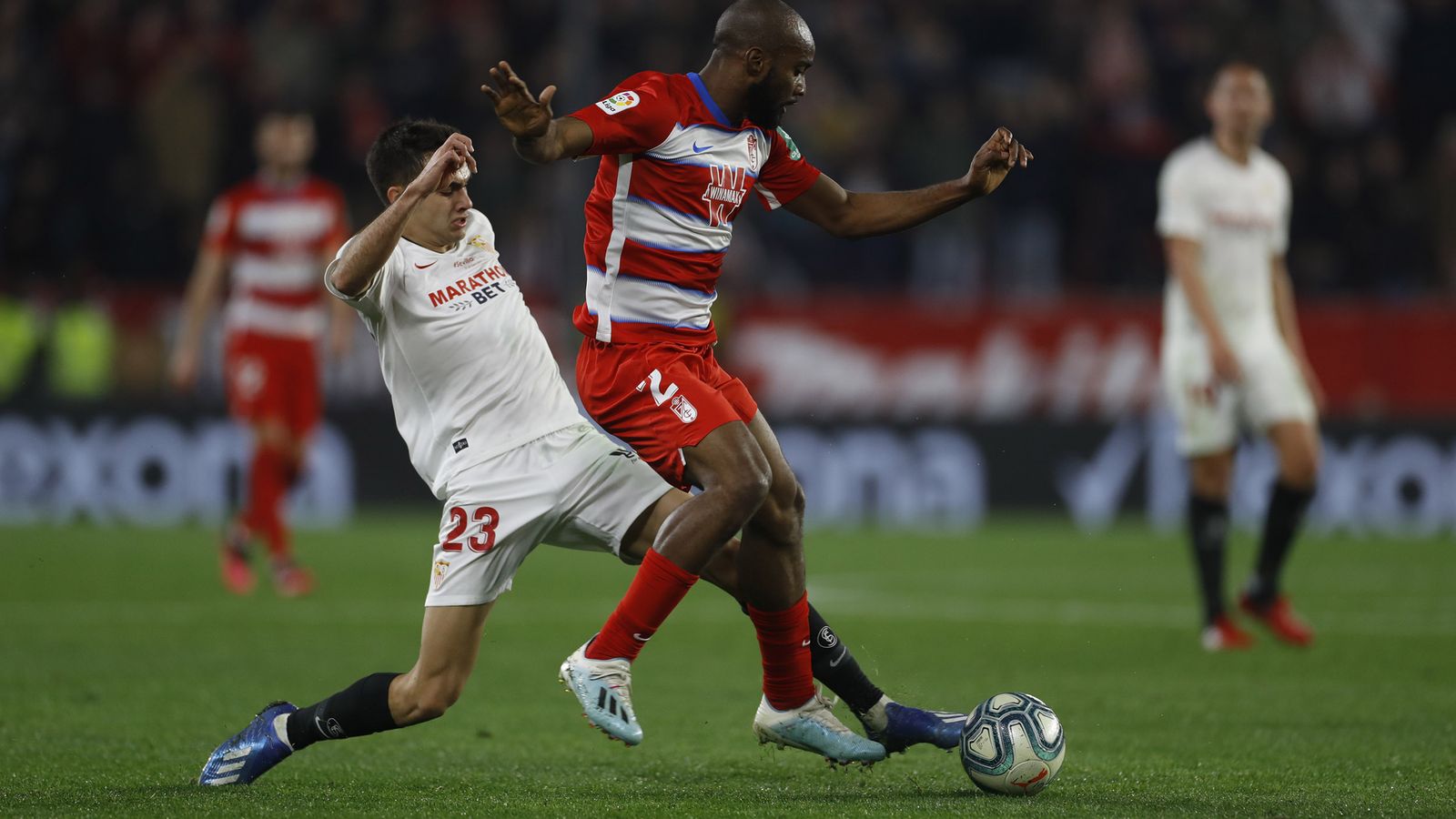 La entrada de Foulquier le dio más intensidad al Granada CF en Sevilla.