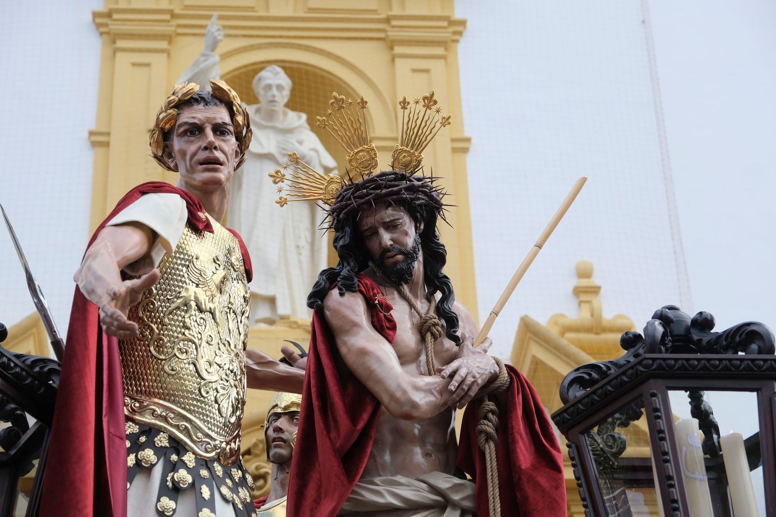 Sábado de Pasión en Córdoba: la procesión de la hermandad de la Presentación al Pueblo de Córdoba, en imágenes