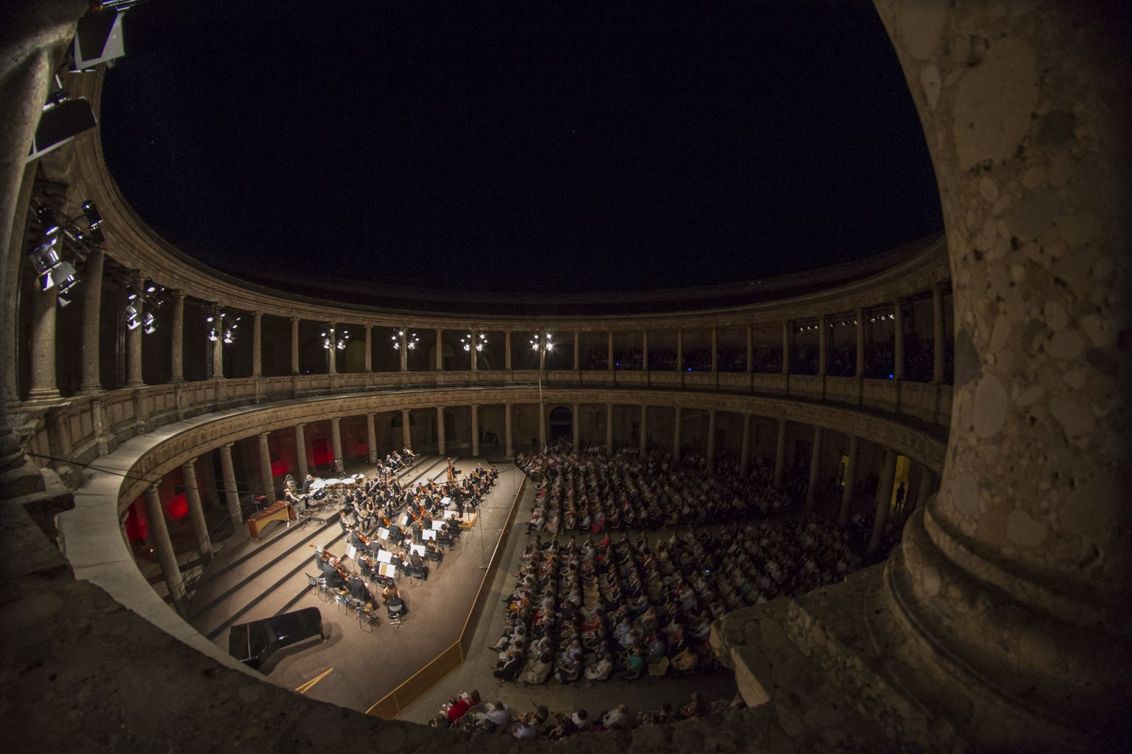 El Palacio de Carlos V, durante el Festival Internacional de Música y Danza