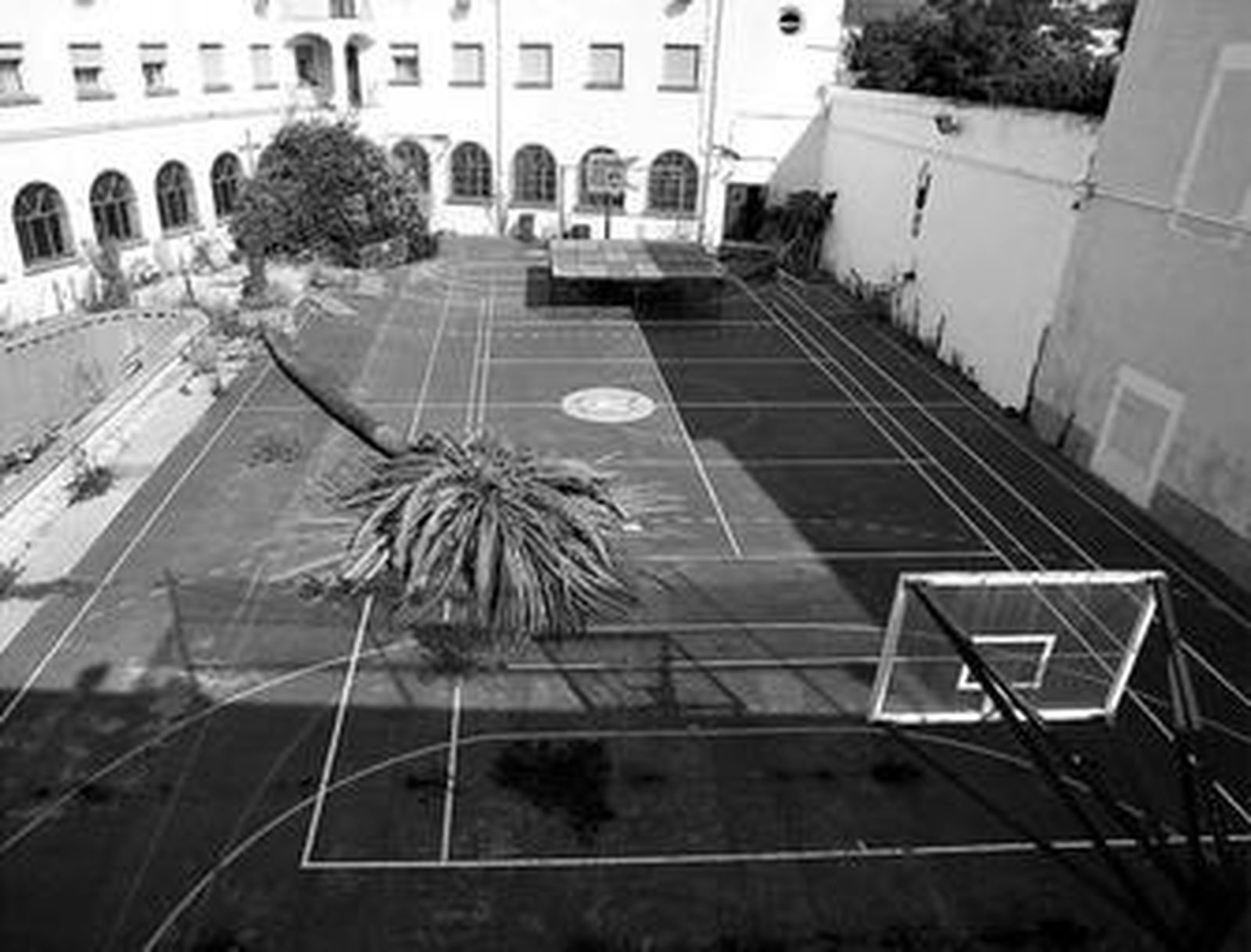 Imagen del patio interior del Colegio Mayor Beato Diego, ubicado en la avenida Doctor Gómez Ulla, frente al Parque Genovés.
