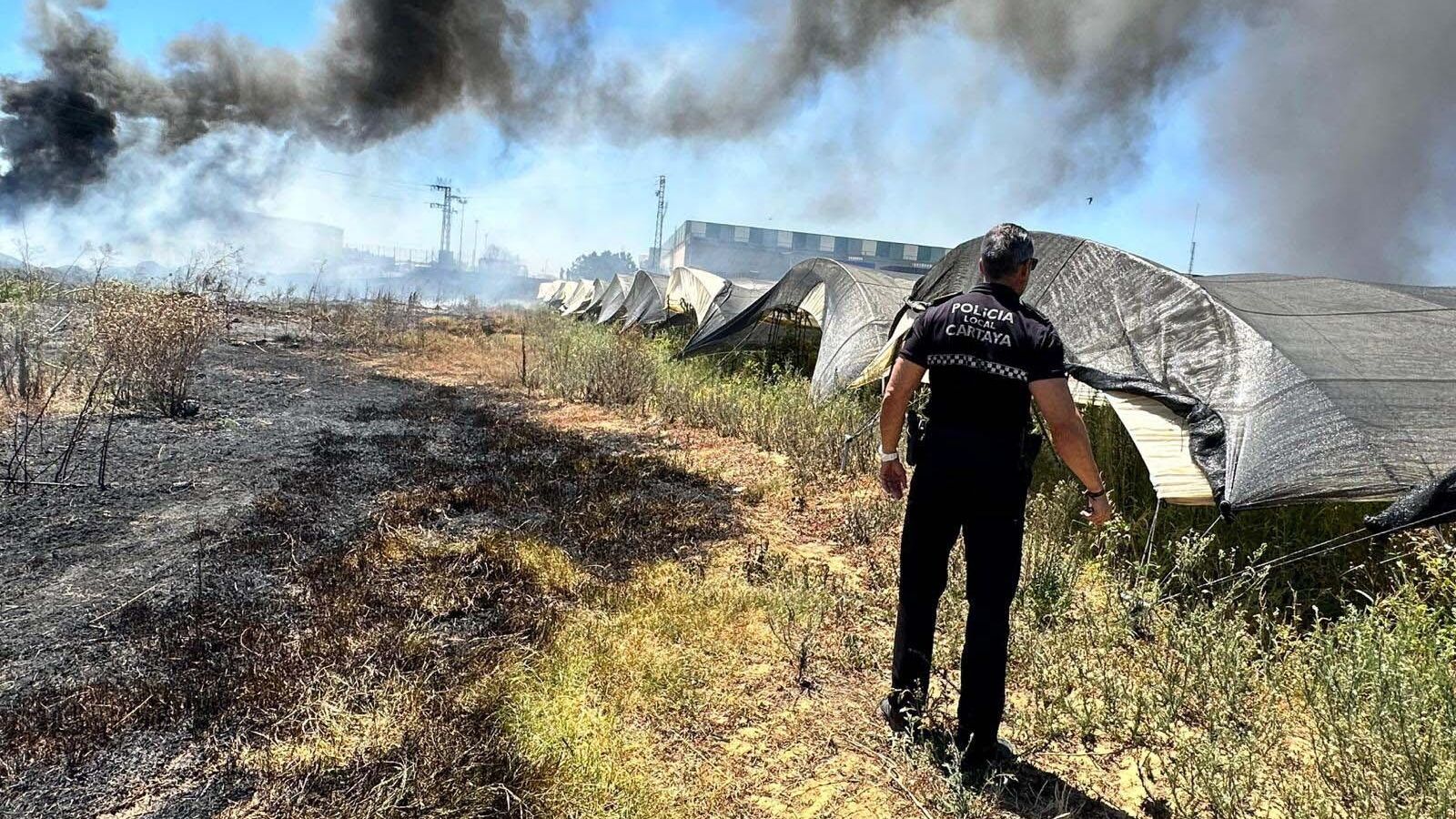 Las llamas se quedaron a escasa distancia de una finca agrícola