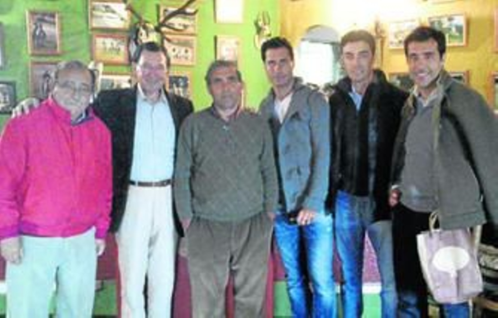 El ganadero de Los Eulogios rodeado de toreros y miembros del Círculo de la Amistad.