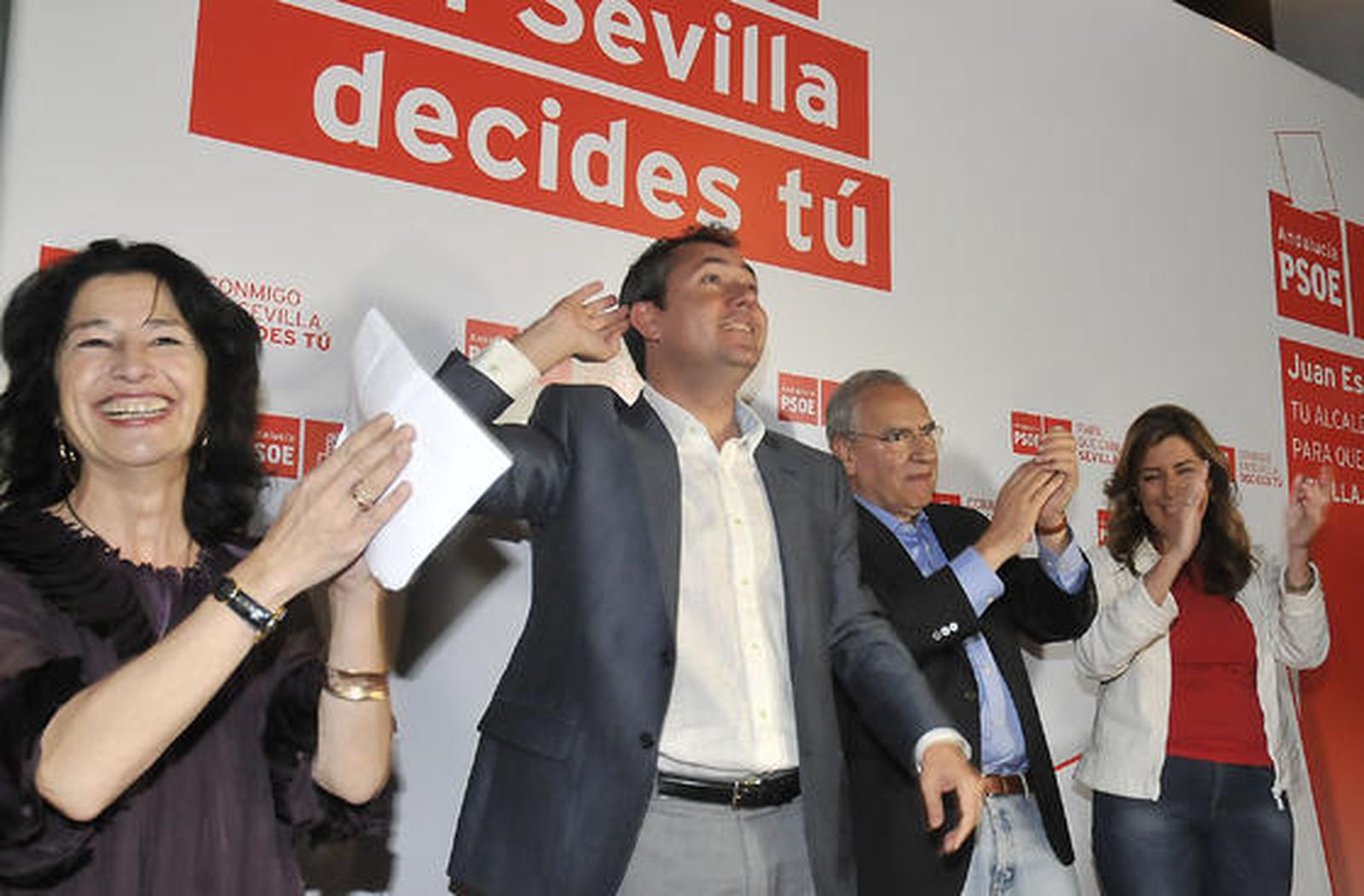 Juan Espadas recibió el apoyo de los suyos.

Foto: Juan Carlos Vázquez