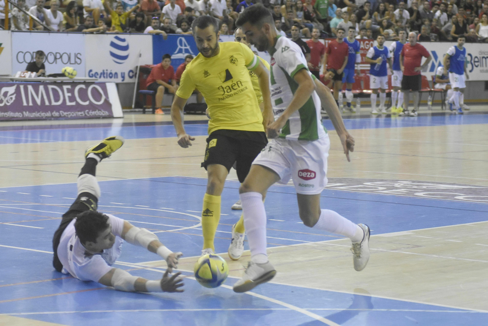 Las imágenes de la presentación del Córdoba Patrimonio de la Humanidad ante el Jaén Paraíso Interior