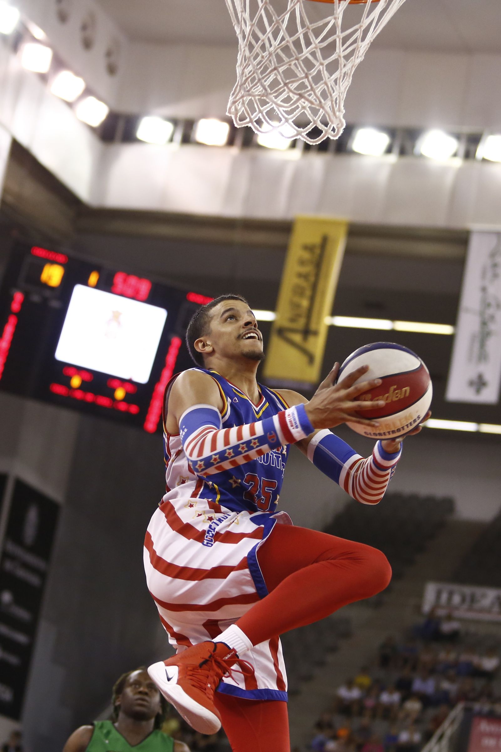 El espectáculo de los Globetrotters inunda el Palacio de Deportes