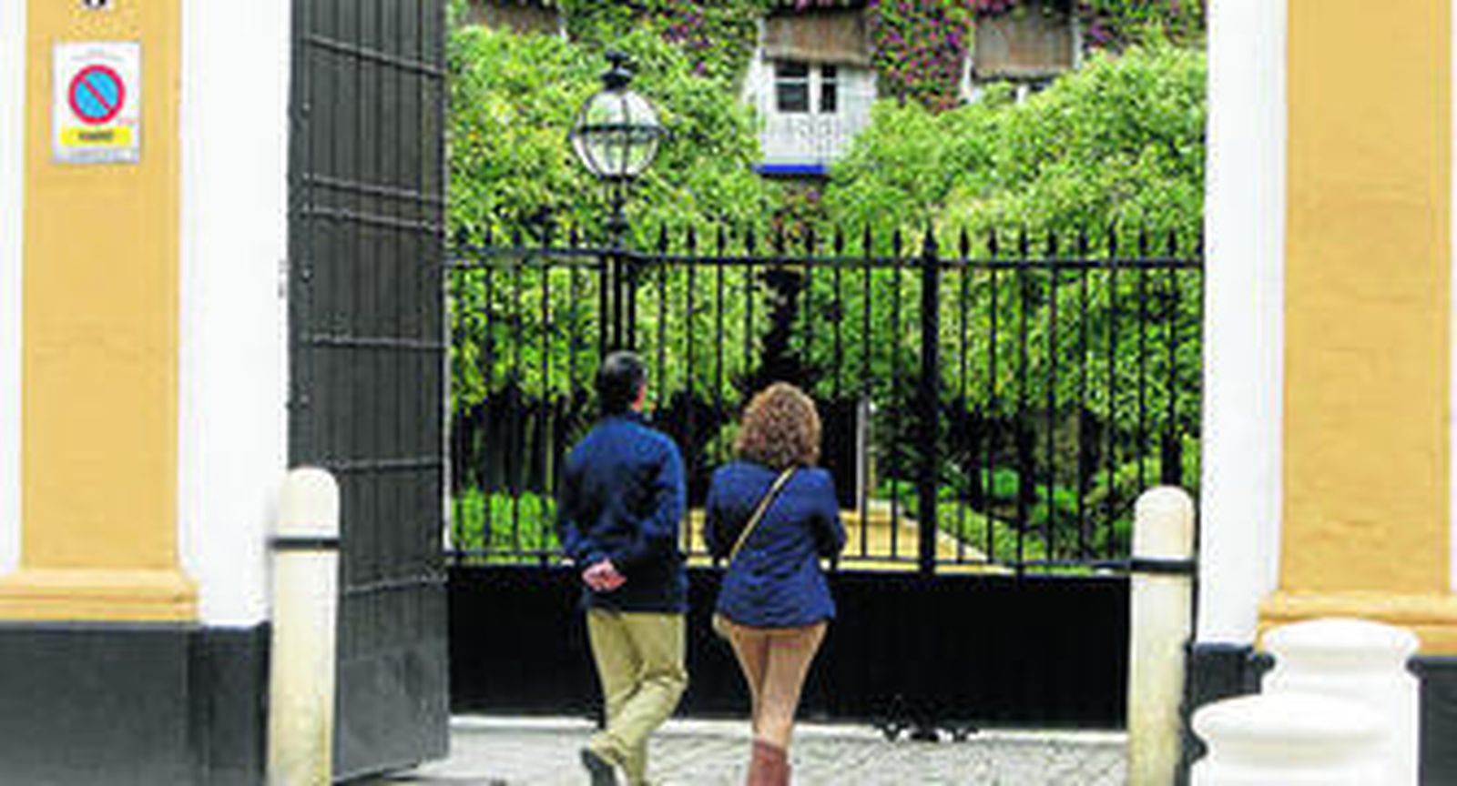 Entrada de la Casa de las Dueñas, donde nació Antonio Machado.