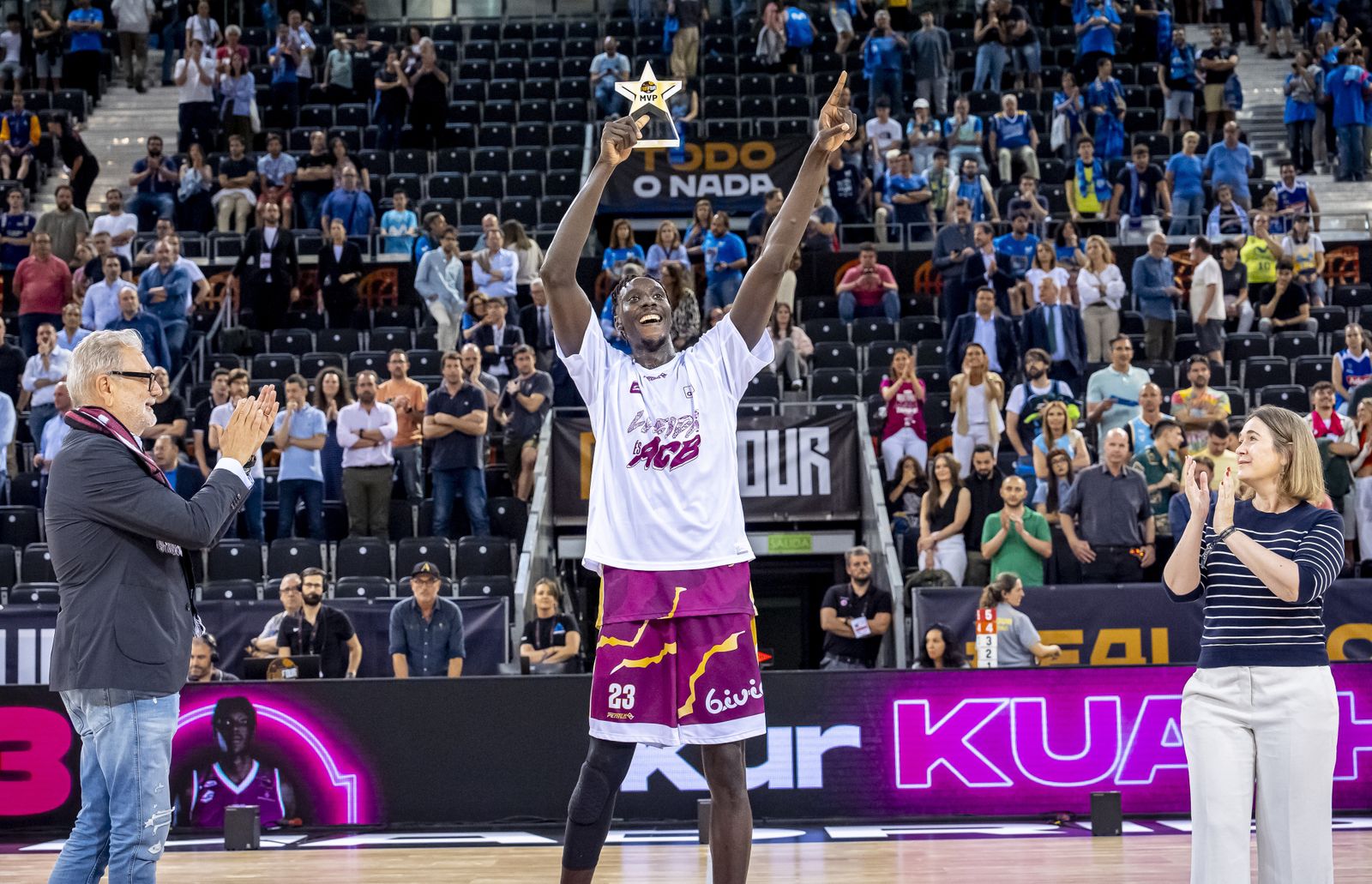 La fiesta del Força Lleida, que vuelve a la ACB 19 años después