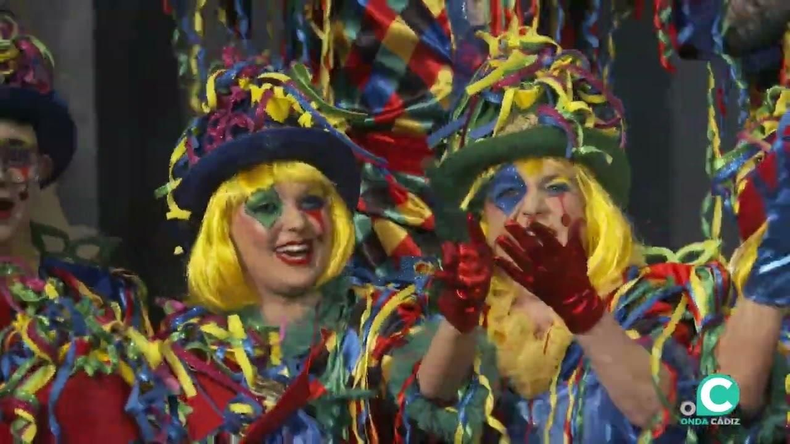 Actuación del coro 'La piñata'.