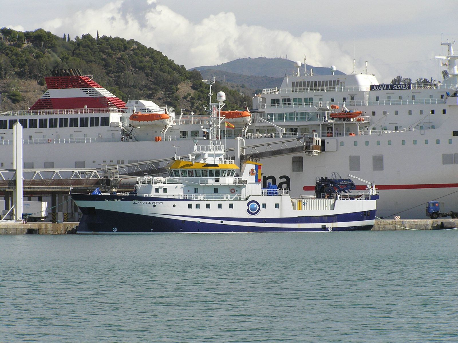 Buque oceanográfico 'Ángeles Alvariño' en su primera escala malagueña en 2012.