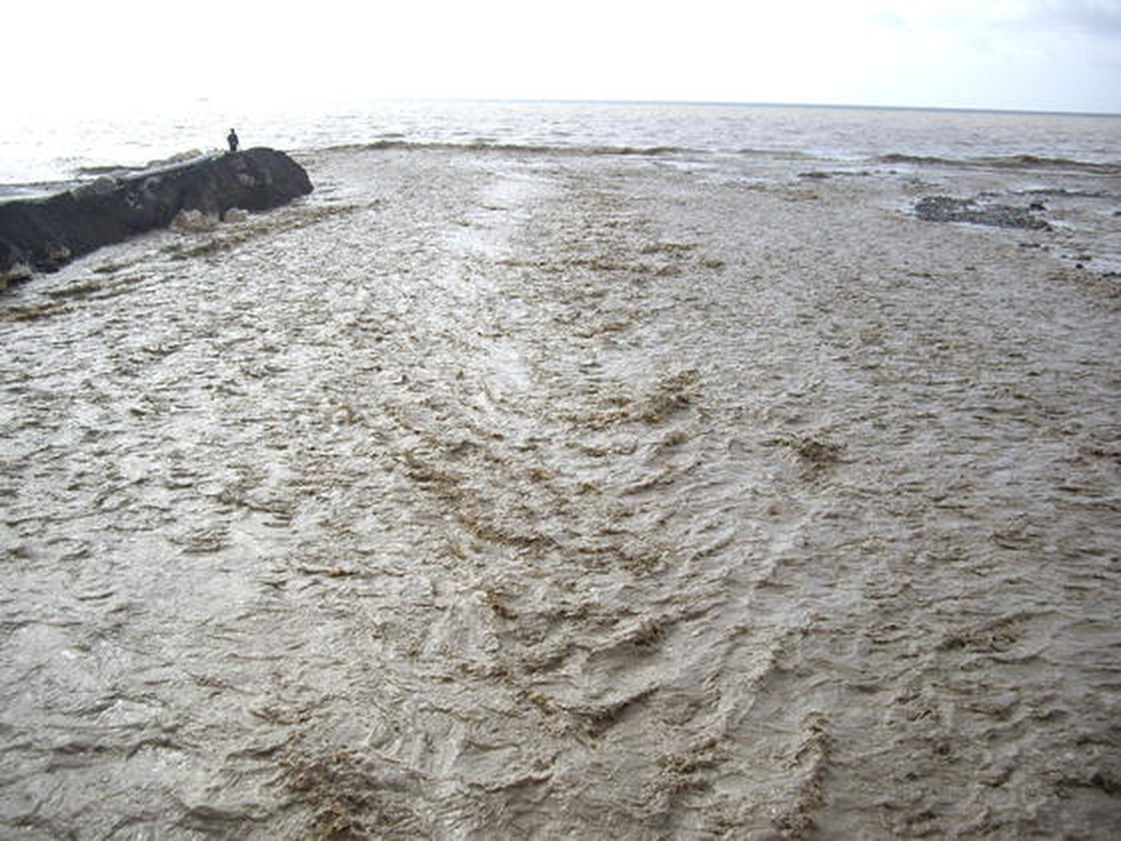 Desbordamiento del arroyo Totalán en su desembocadura.

Foto: Migue Fernández, Sergio Camacho, Agencias