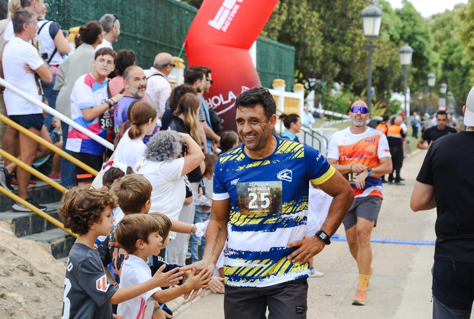 Imágenes de la 'II Milla Británica' en el Barrio Obrero con motivo de la Feria del Legado Británico