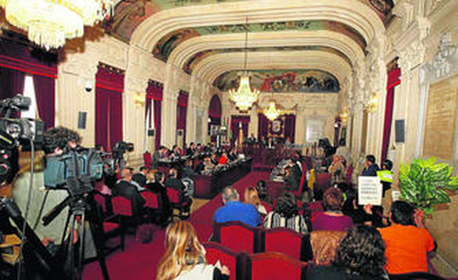 Salón de Plenos de la Casona del Parque, ayer, en un momento del Debate sobre el Estado de la Ciudad.