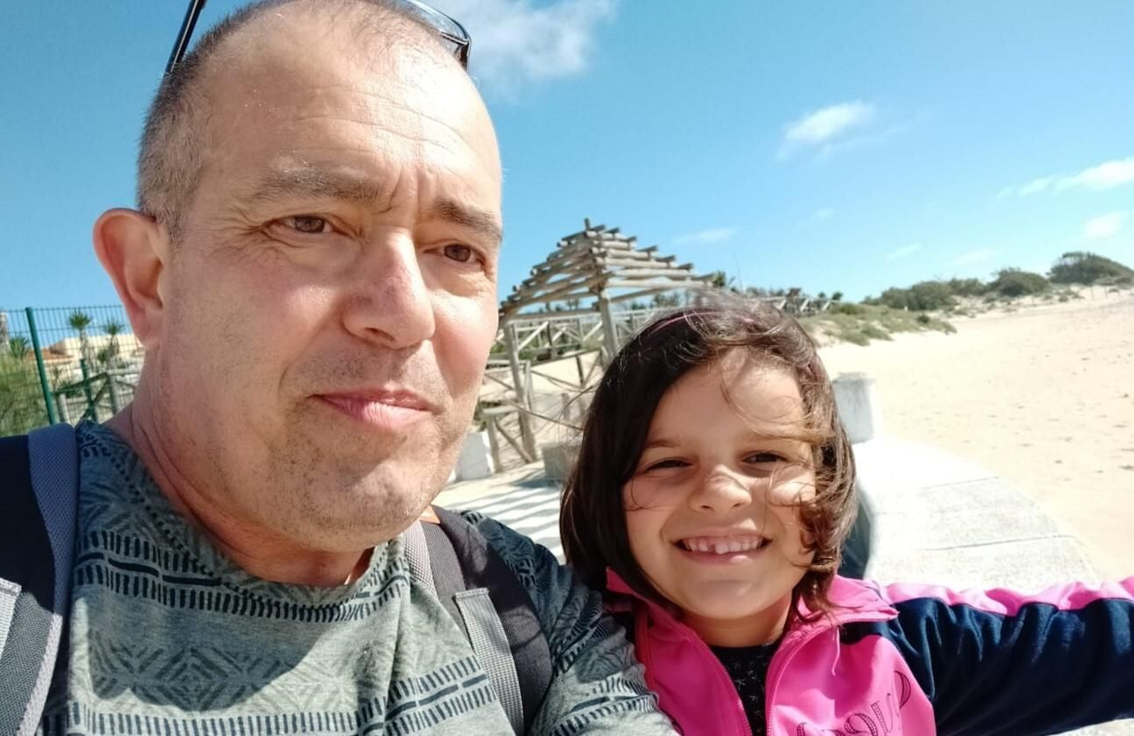 Julio César O'Rourke, con su hija menor.