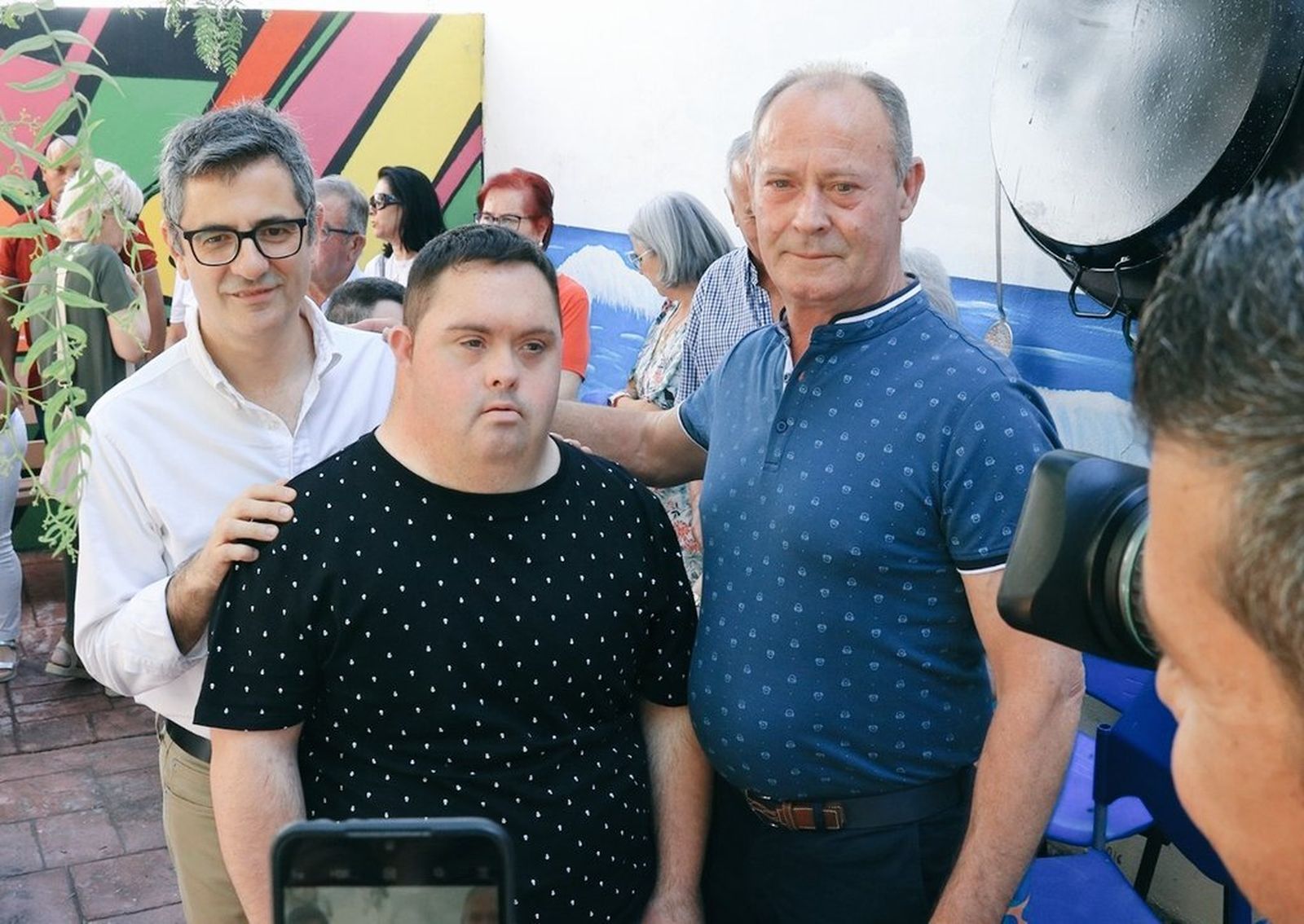 El ministro de Justicia, Felix Bolaños, visita en Mengíbar el centro ocupacional.