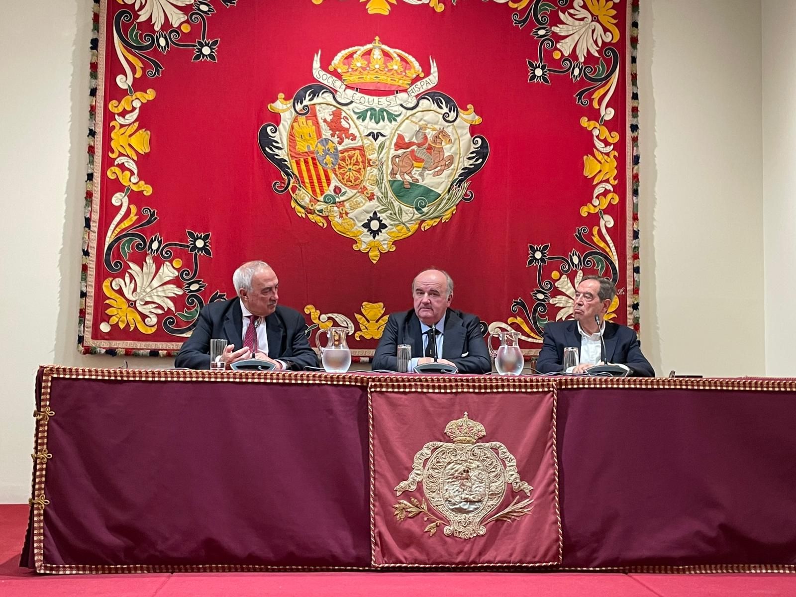 Santiago Domecq junto a Santiago Sánchez Tráver y José María Martínez.