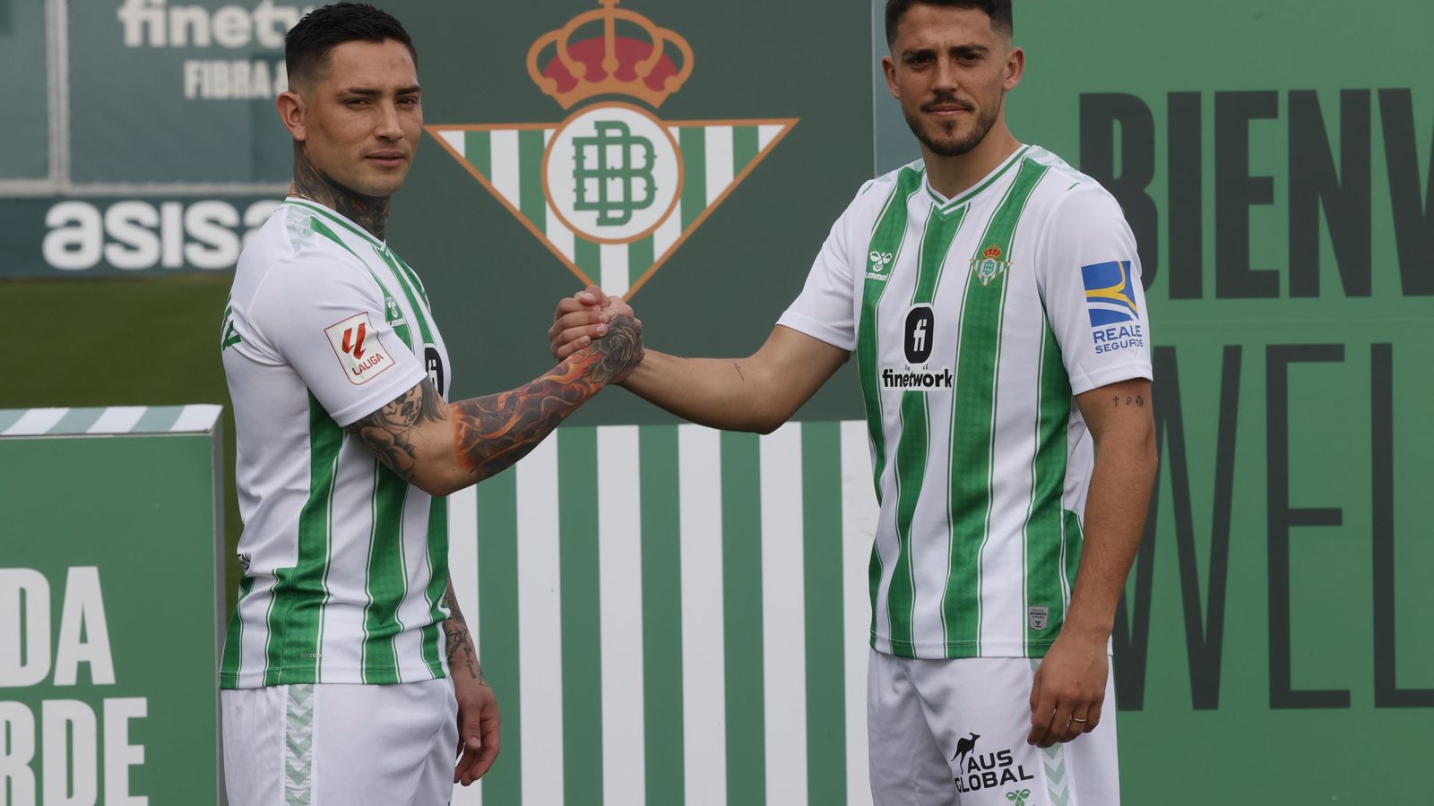 Chimy Ávila y Fornals, en su presentación como jugadores del Betis.