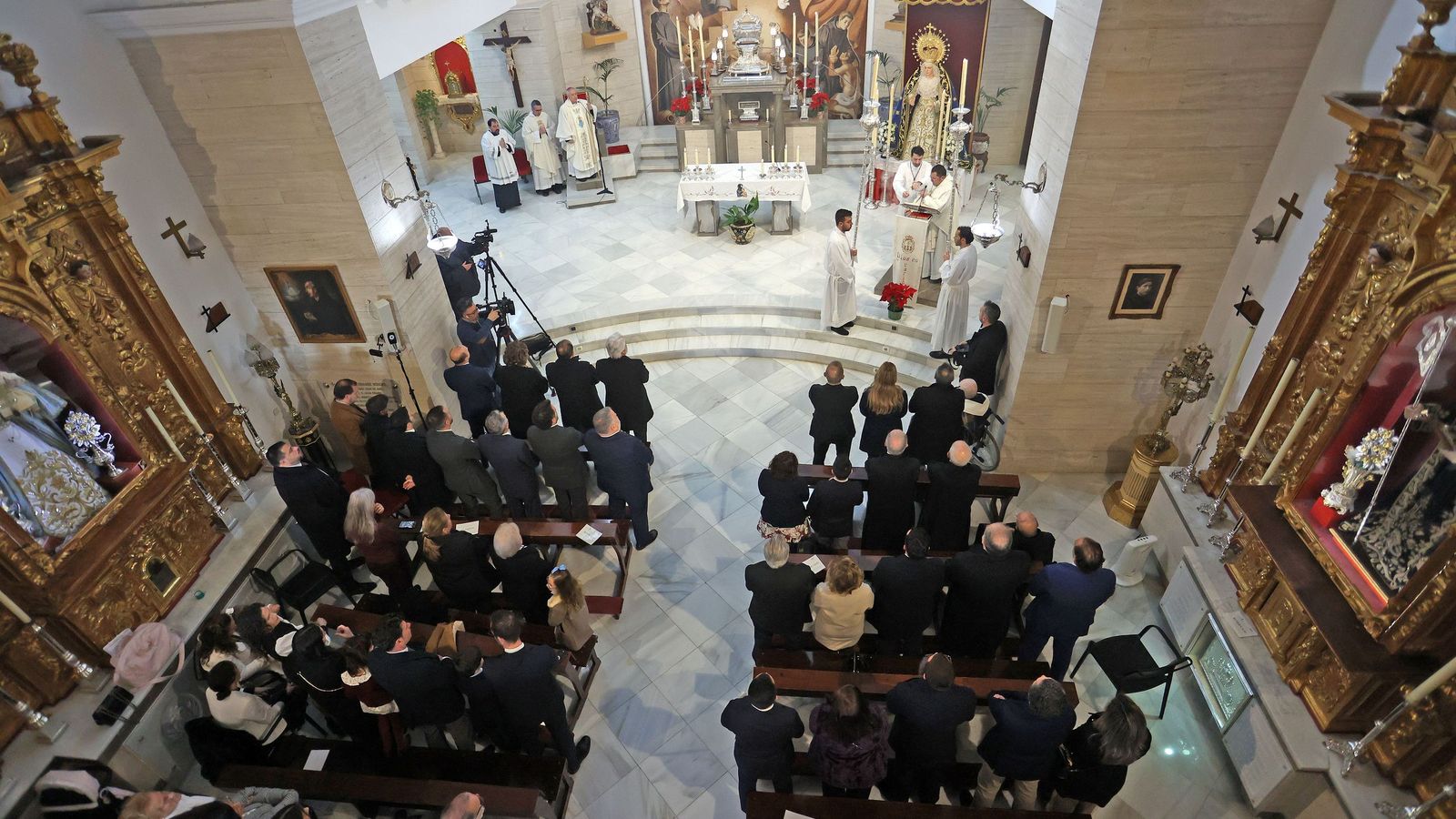 Imágenes de la bendición de María Santísima de los Enfermos y Reina de Todos los Santos