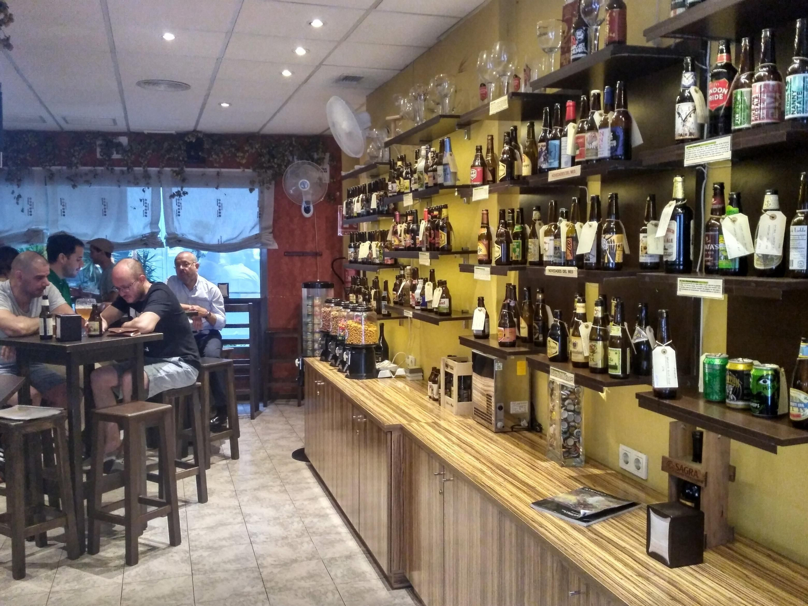 La Botica de la Cerveza, templo de la cerveza artesanal en la calle Victoria.