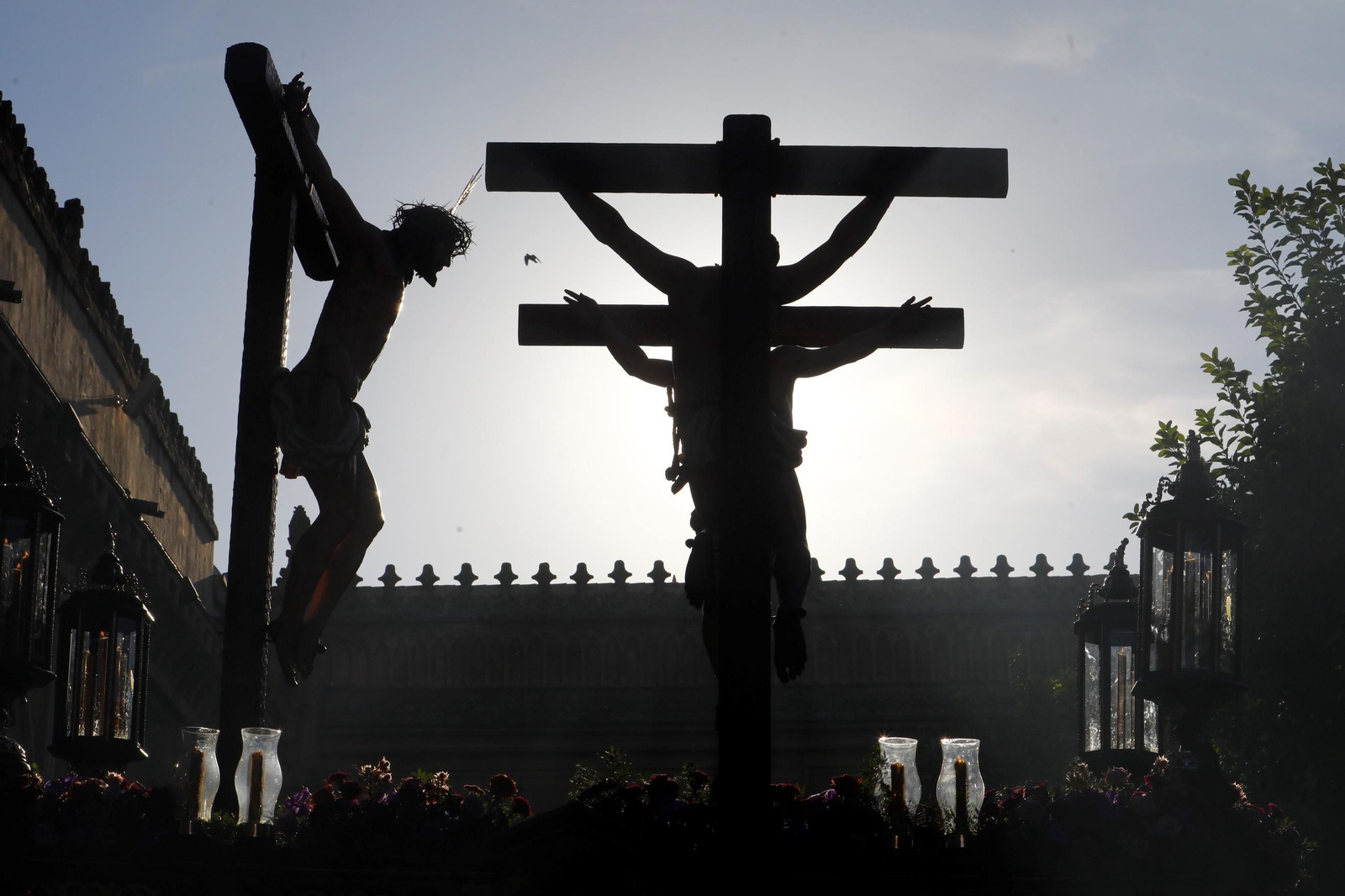 Las mejores fotos de los traslados de regreso de las hermandades tras el Magno Vía Crucis de Córdoba