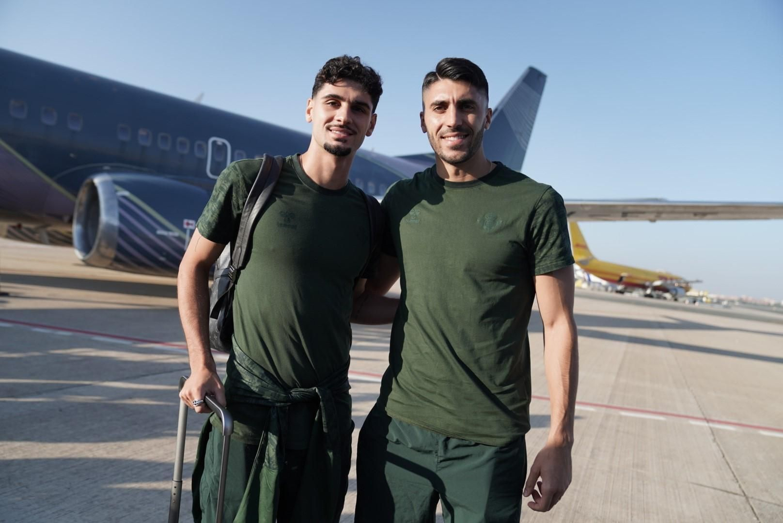 Johnny y Rui Silva, antes del viaje con el Betis a Eslovaquia.