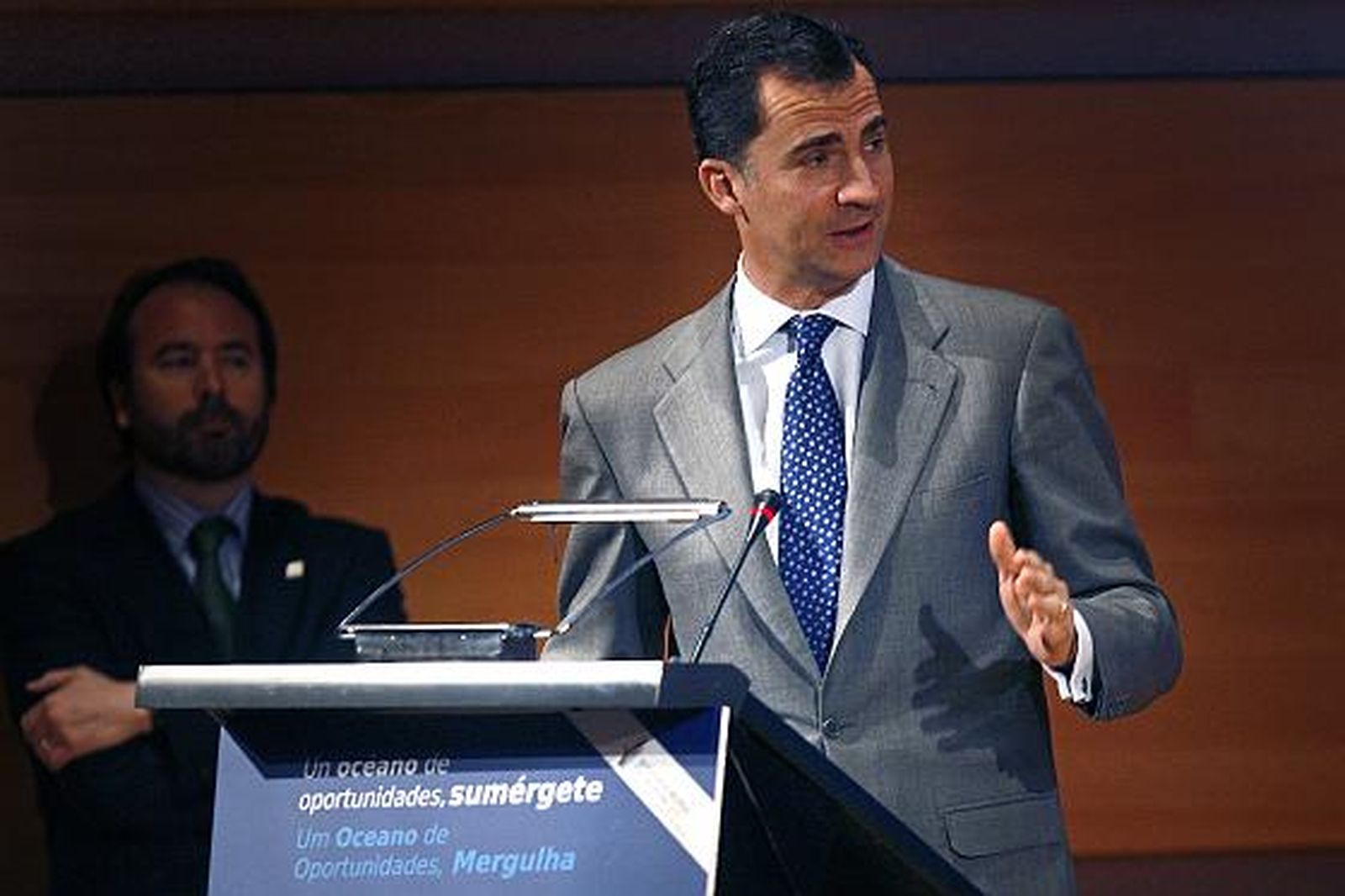 El acto de inauguración del Congreso Iberoamericano de Jóvenes Empresarios ha estado presidido por el Príncipe de Asturias, acompañado por la Ministra de Igualdad y la alcaldesa de Cádiz, entre otros

Foto: Joaquin Pino