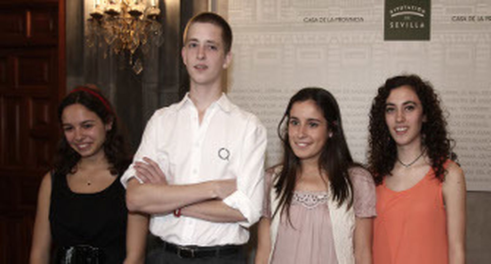 De izquierda a derecha, Irene Reyes, Alfonso Carvajal, Carmen Cordero (primer premio) y Ana García Carles, en la Casa de la Provincia. / José Ángel García