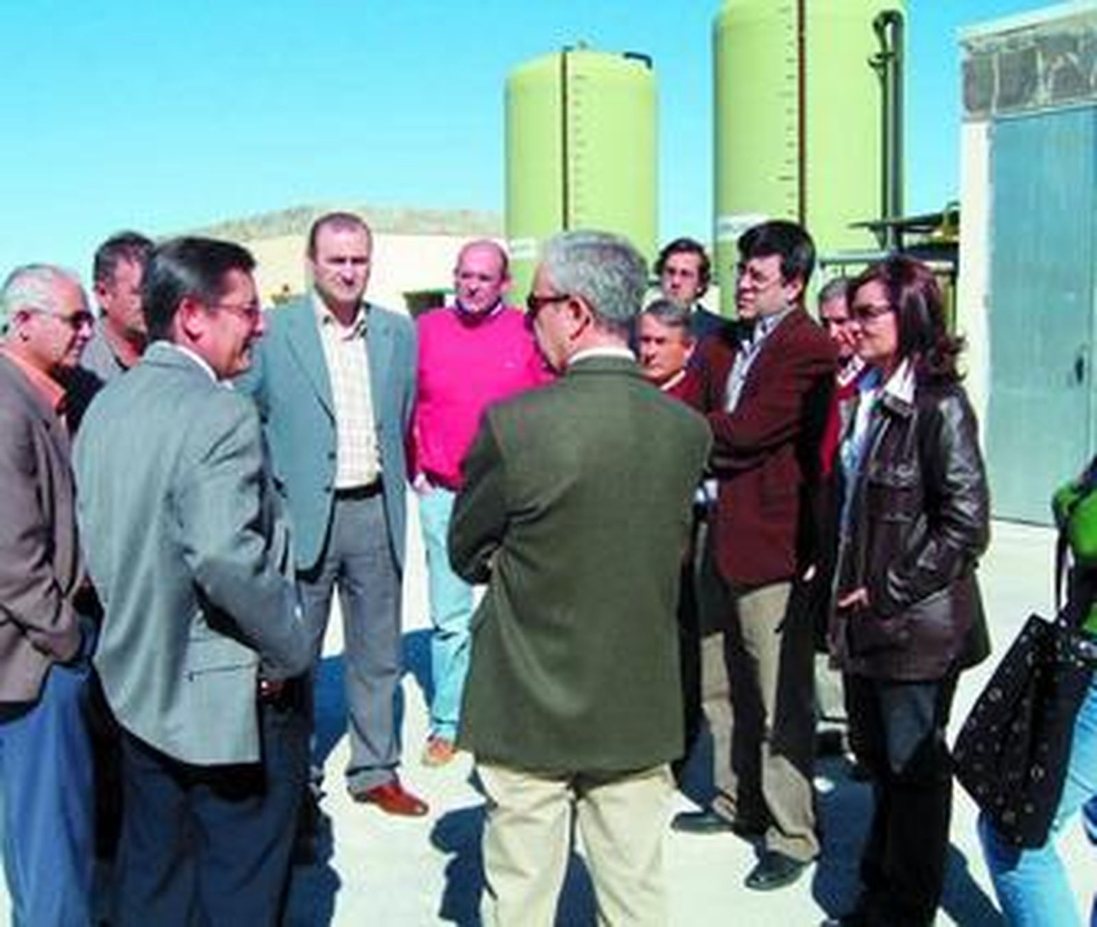 El diputado de Obras y Servicios, Andrés Ruiz, en una visita a la ETAP de los Bermejales.