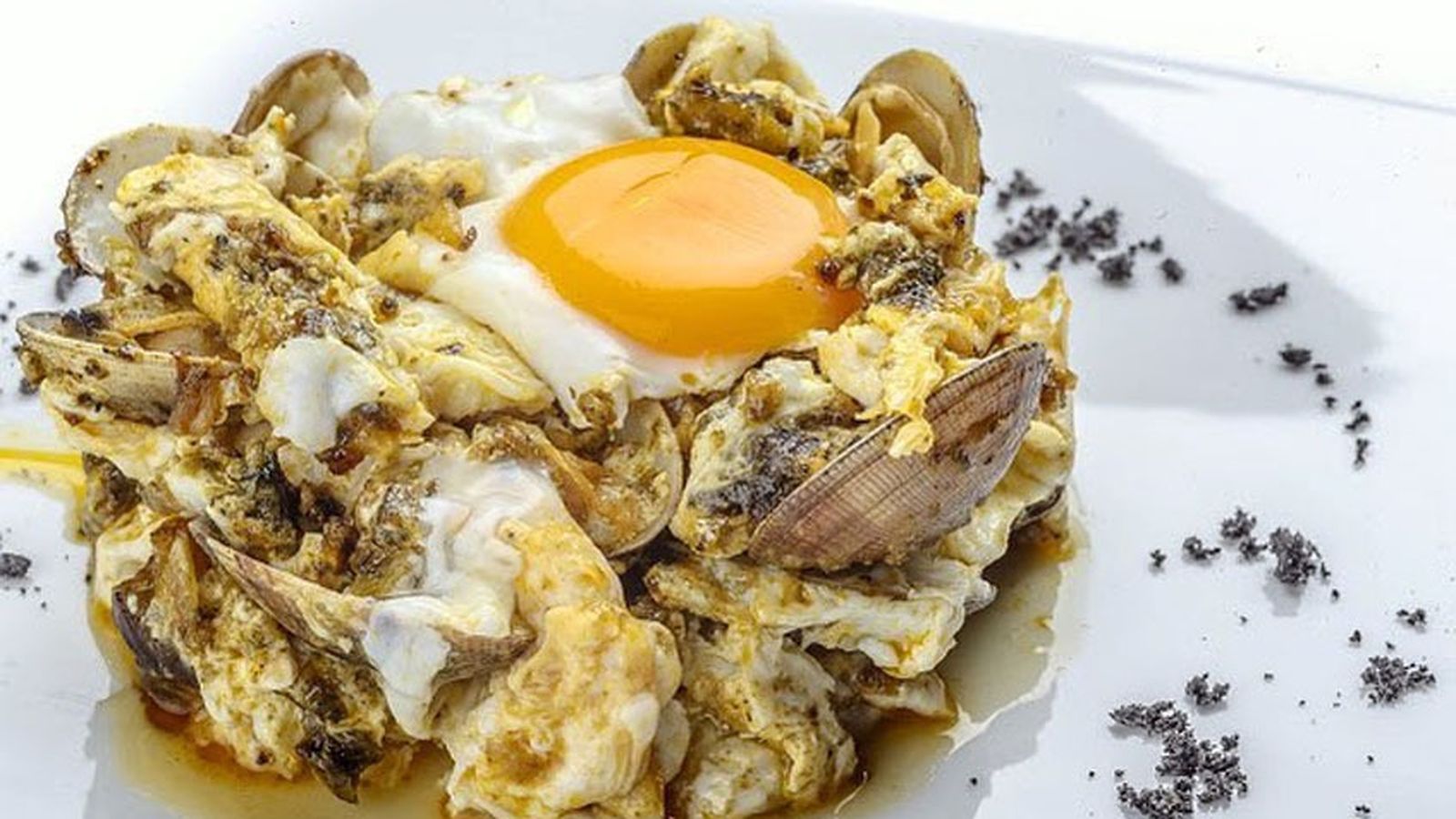 El plto de ortiguillas con almejas