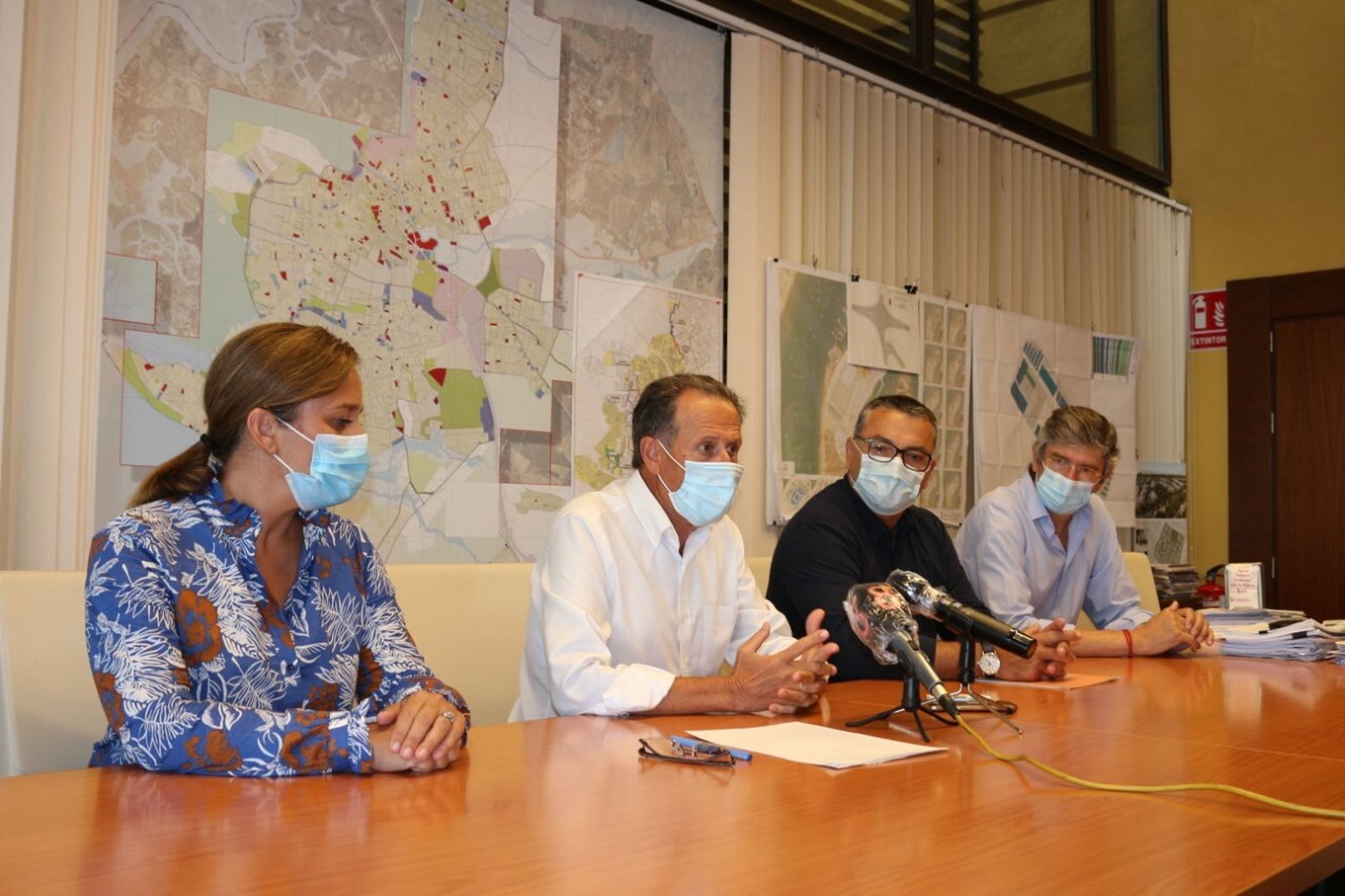 Antonio Fernández, a la derecha de la imagen, en el momento de su presentación en la Alcaldía.