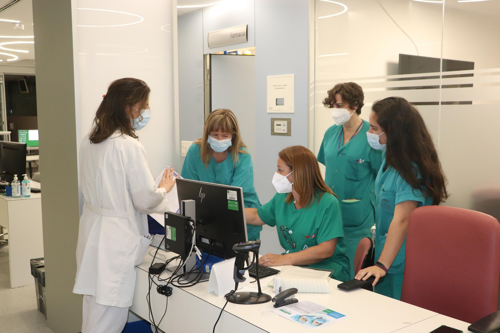 Un grupo de enfermeras del Hospital Universitario Reina Sofía de Córdoba.