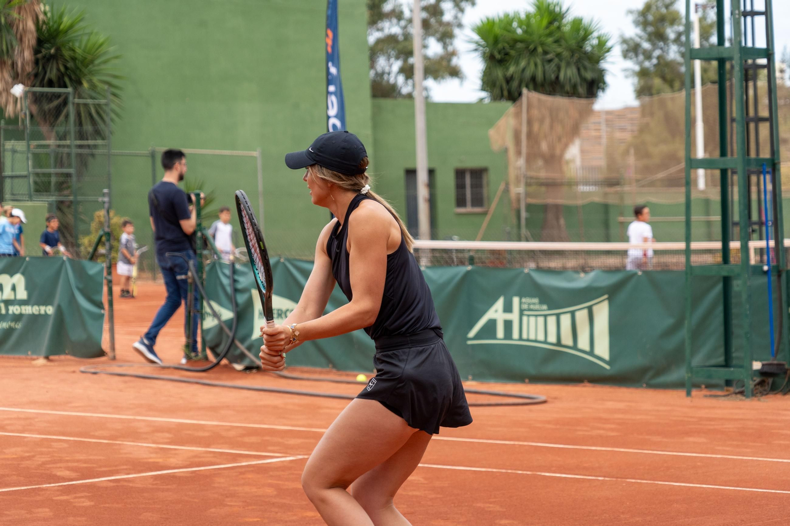 Imágenes del Clinic con Paula Badosa, Jessica Bouzas y los alumnos de la escuela del Real Club Recreativo de Tenis de Huelva  