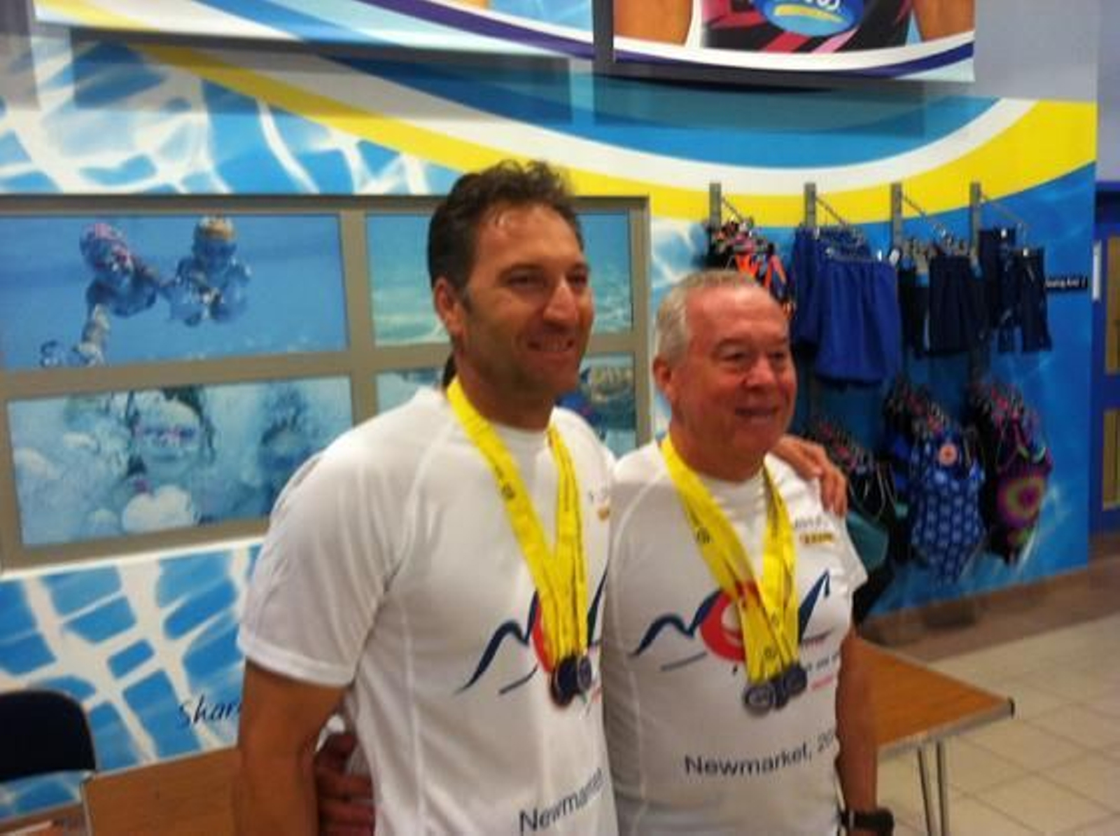 Francisco Lora junto al Presidente de Natación Sevilla Master el Quijote, Antonio Mihura