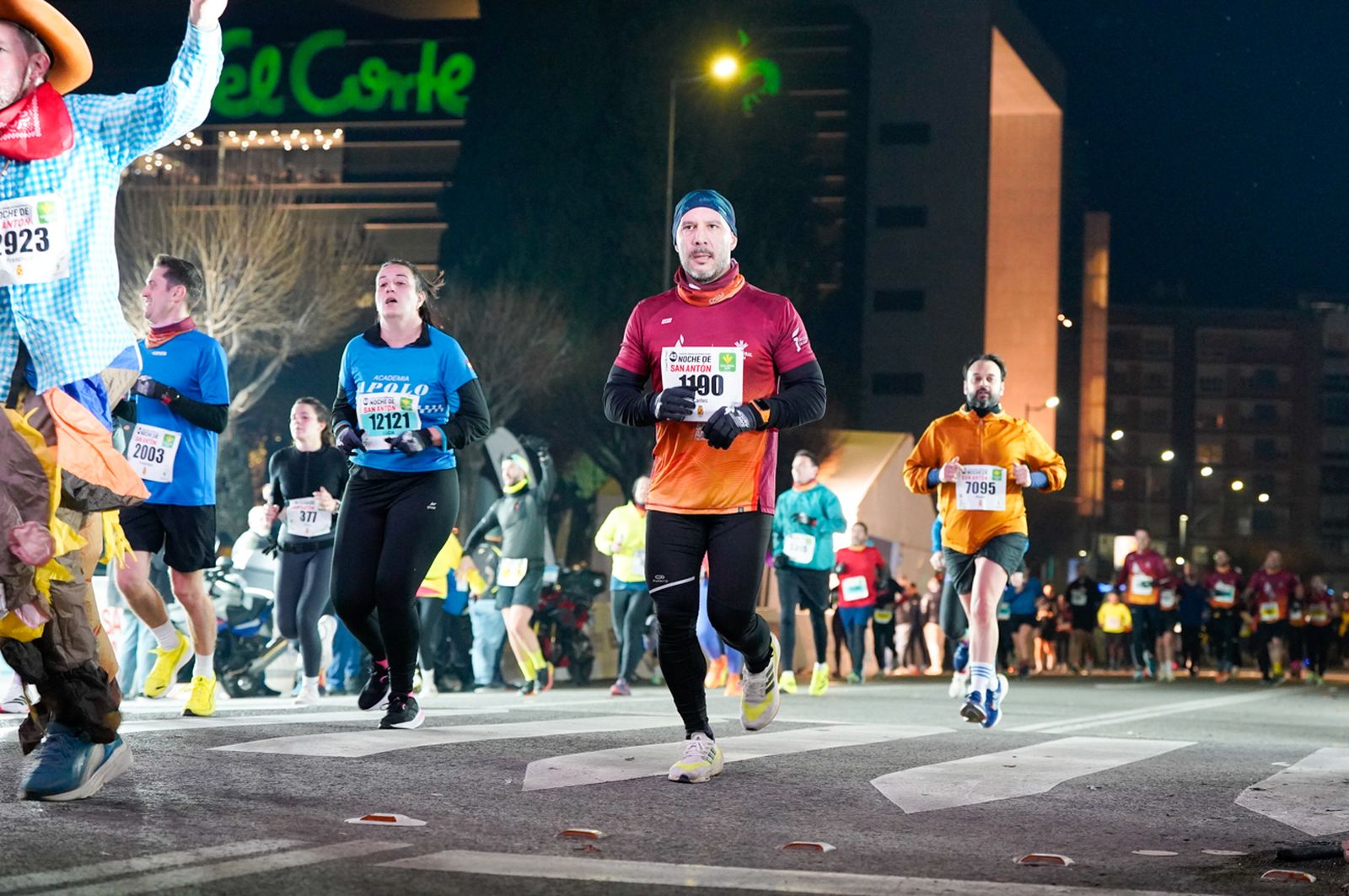 En imágenes: búscate en tu llegada a meta de la Carrera de San Antón 2026 (20)