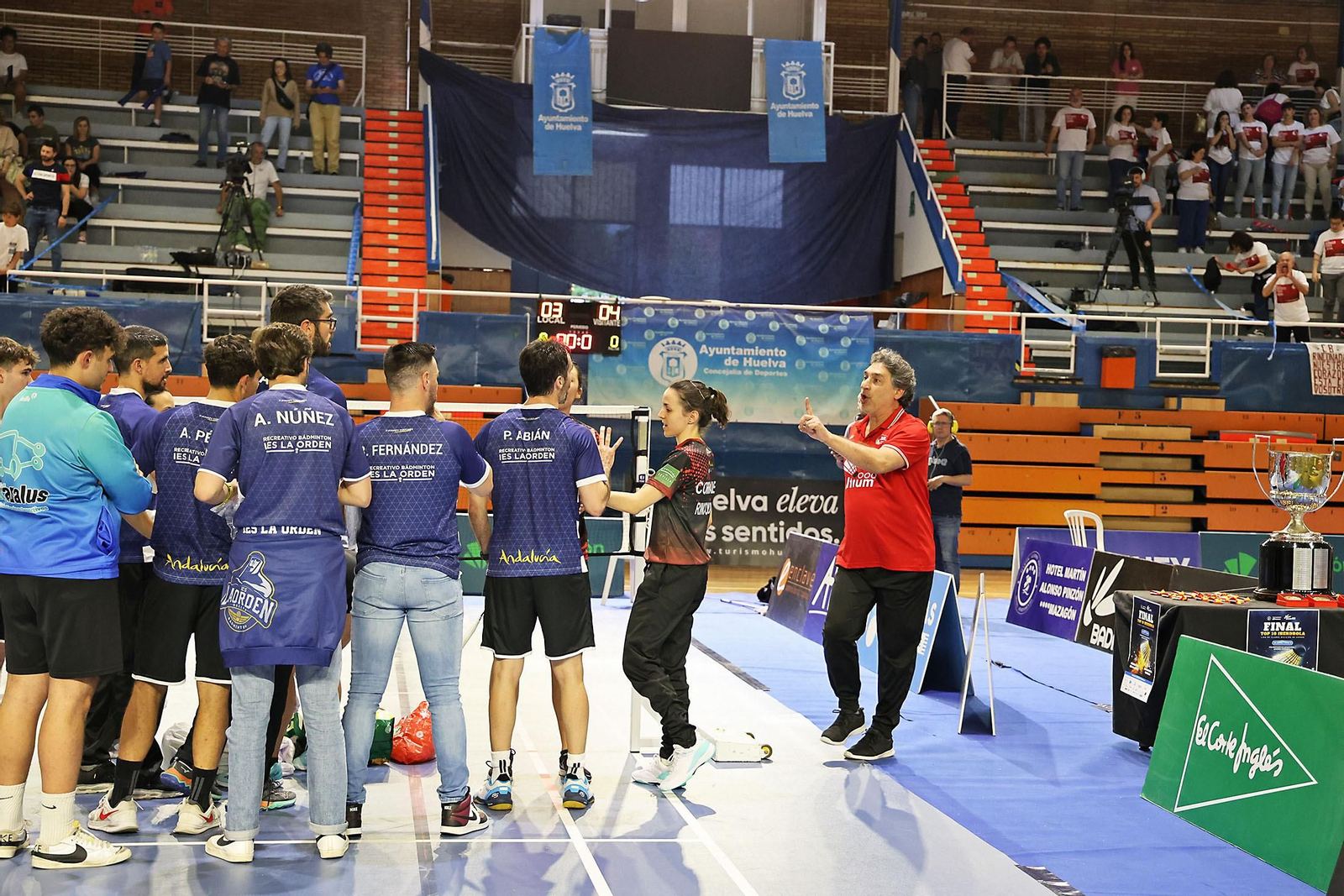 Imágenes de la final de liga de bádminton entre el IES La Orden y La RInconada
