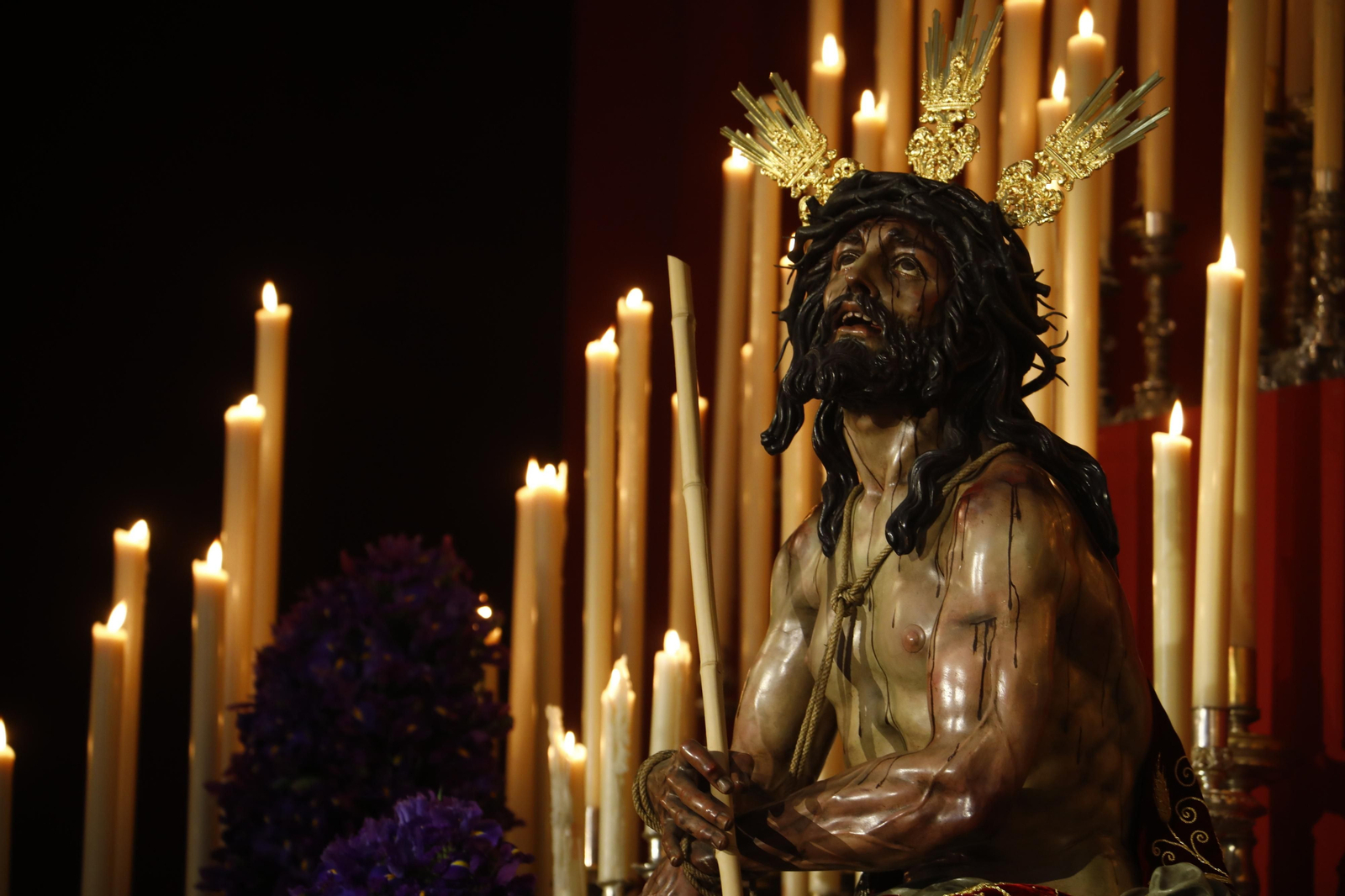 El solemne besapiés el Señor de la Coronación de Espinas, en imágenes