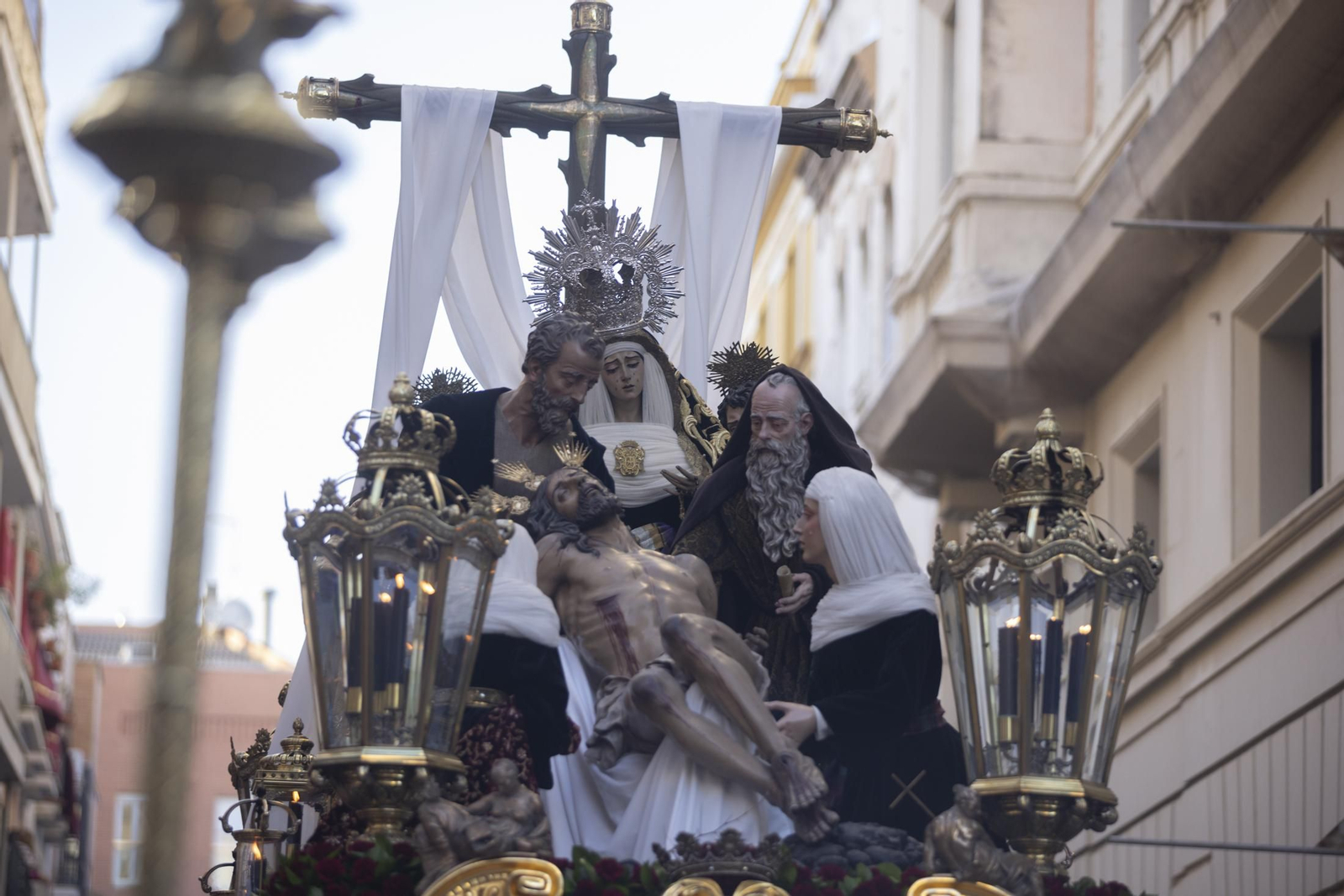 Miércoles Santo: Hermandad de la Santa Cruz de Huelva, en imágenes