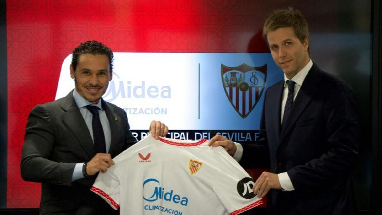 José María del Nido Carrasco presentando el patrocinador principal.