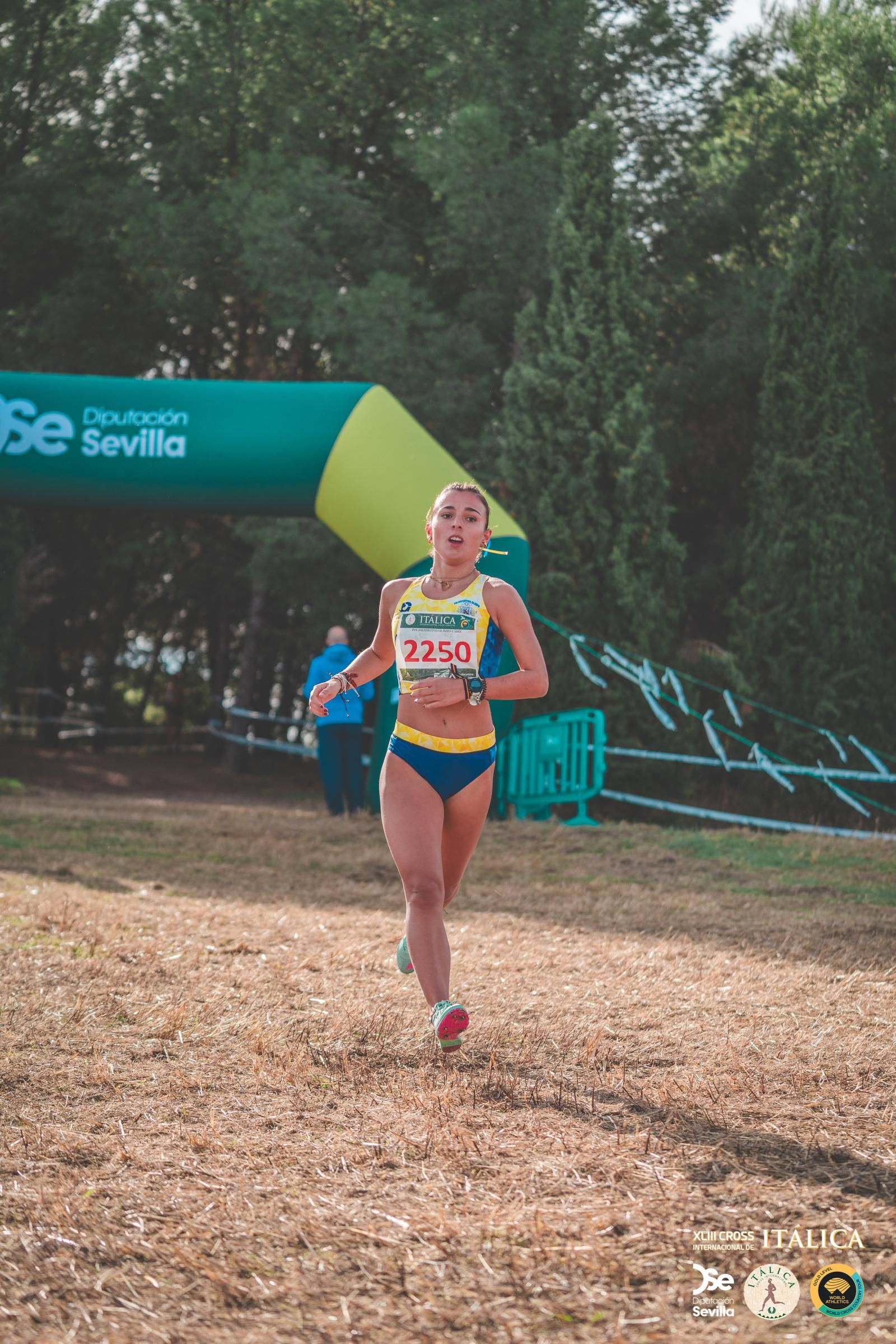 Búscate en las fotos del Cross de Itálica 2025 | 3