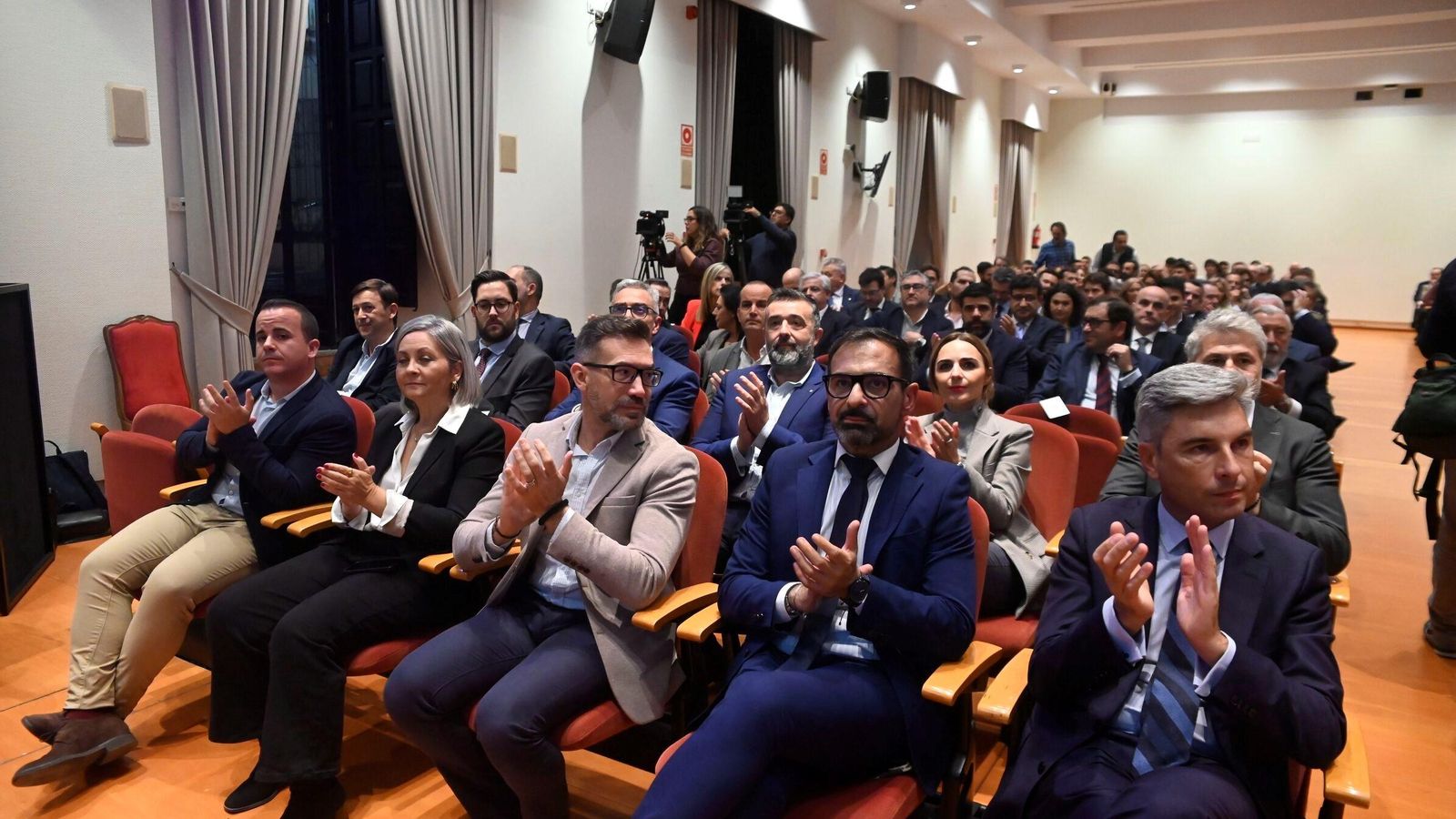 Público en el salón de actos. Público en el salón de actos.