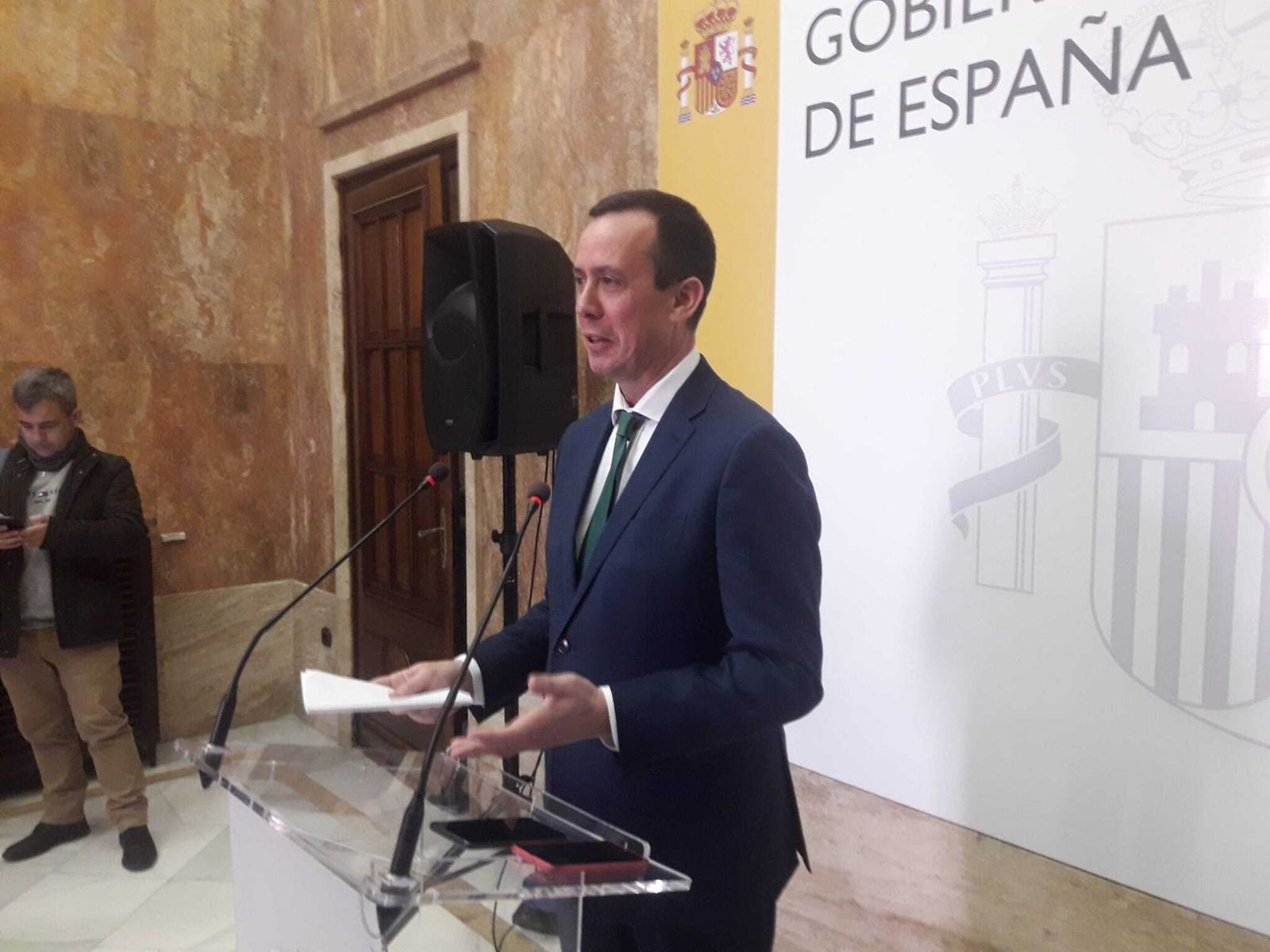 El subdelegado del Gobierno en Almería, durante la rueda de prensa