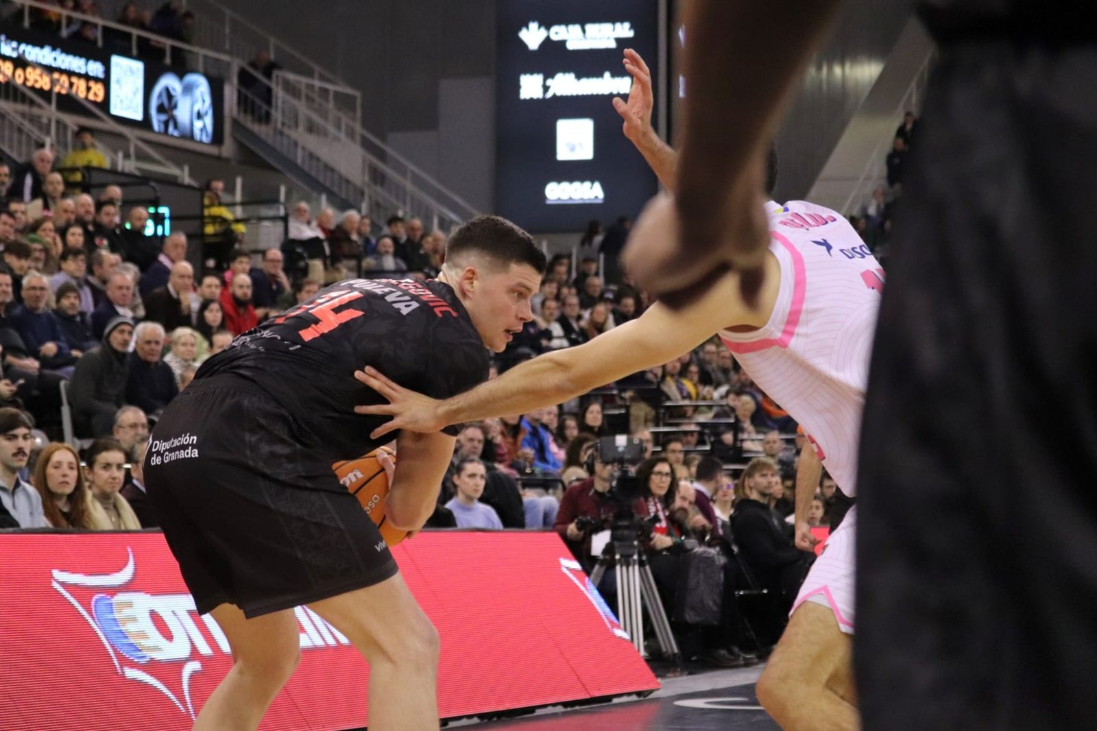 Ataque del Covirán Granada en el partido ante el 'Granca'